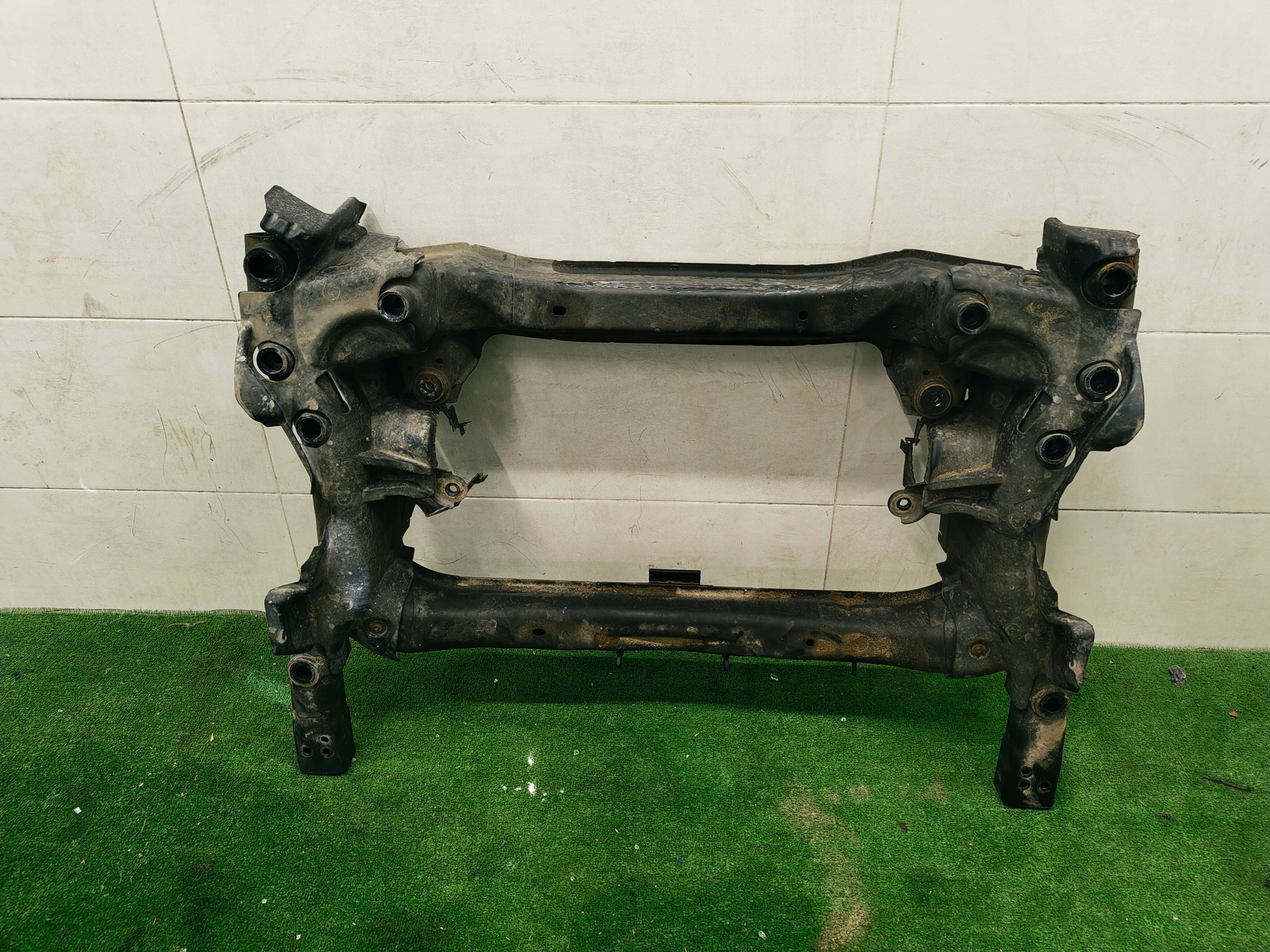 MERCEDES BENZ W205 subframe axle beam front A2056280057