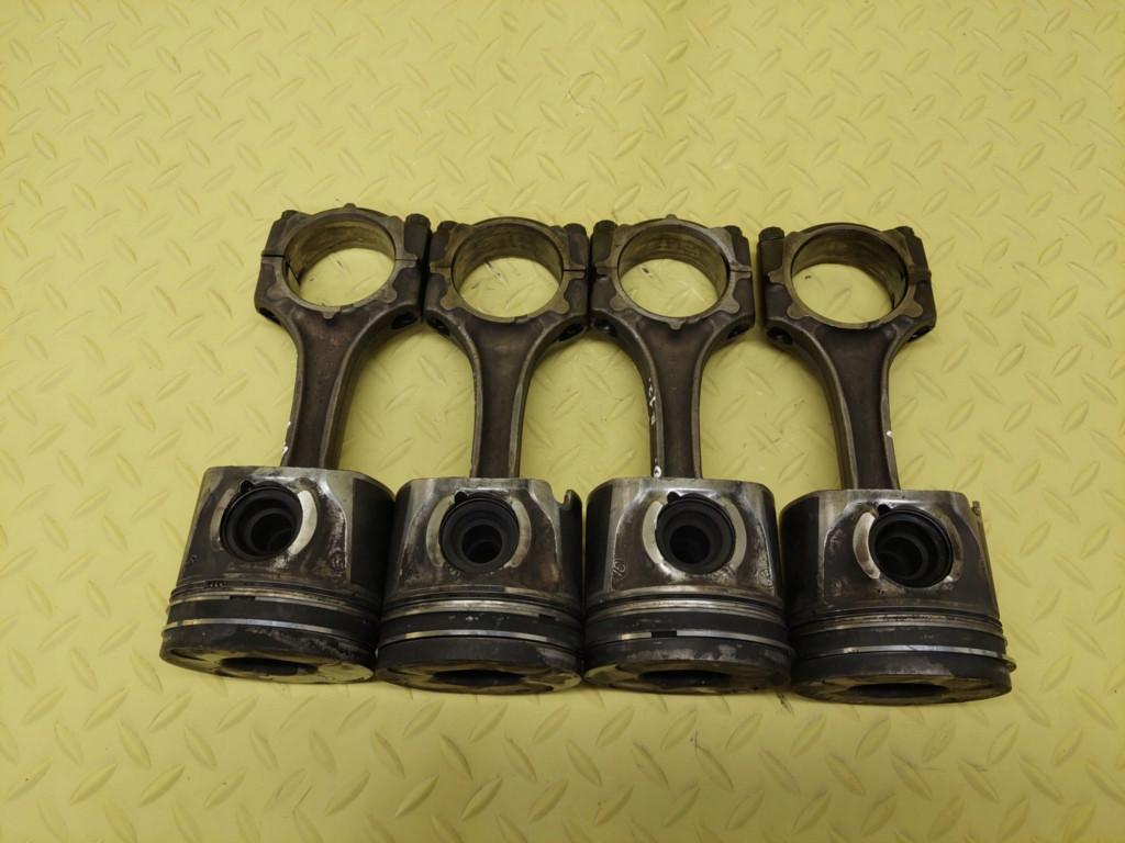 TOYOTA COROLLA E12 2.0 D4D piston