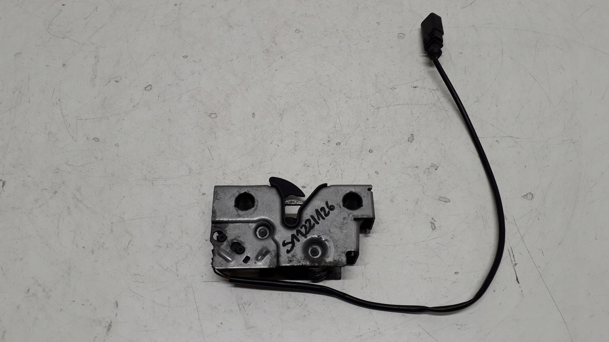 SKODA OCTAVIA 3 III ЗАМОК КАПОТА 5E0823509B