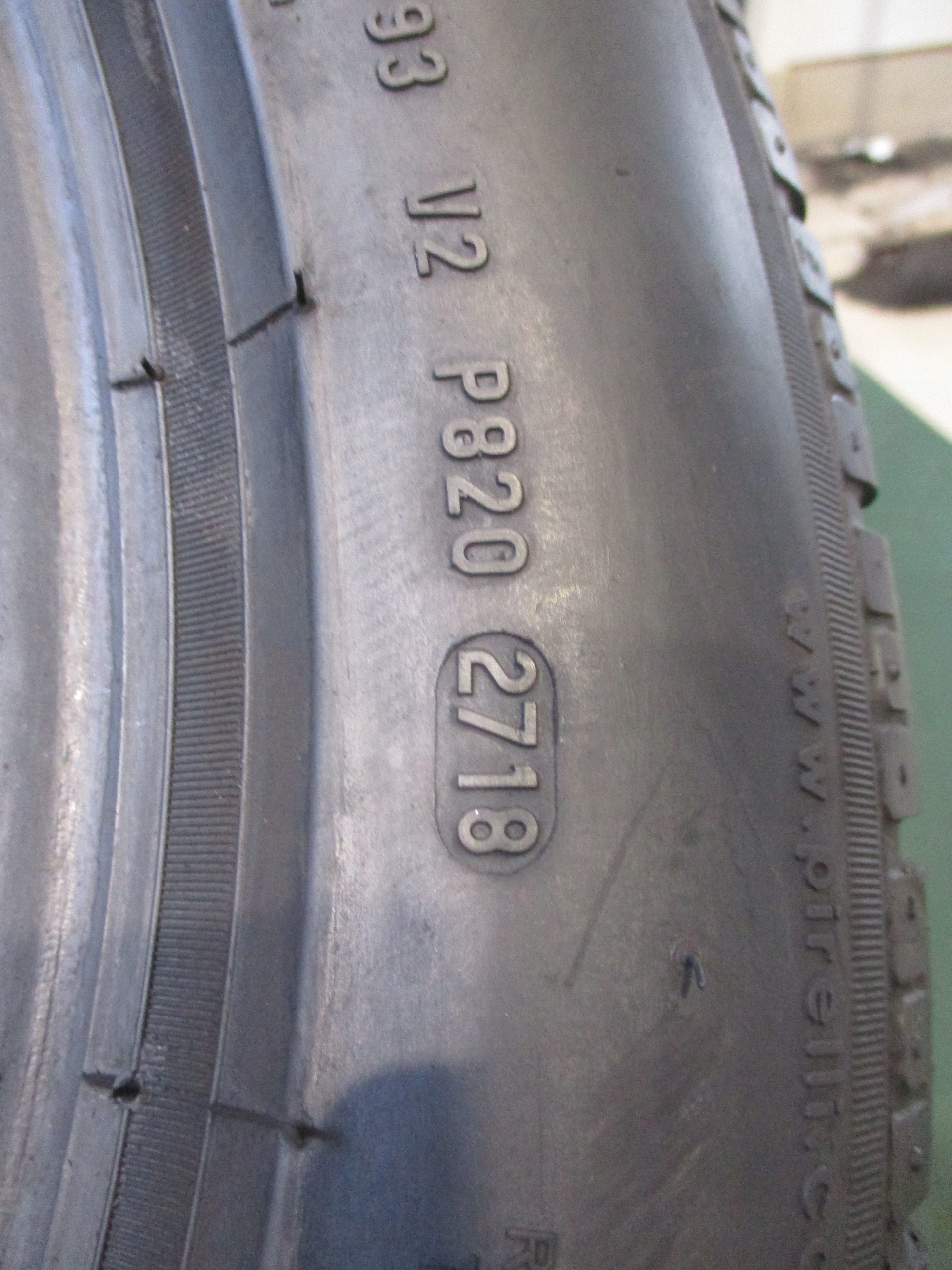 2 opony zimowe używane 245/50R18 Pirelli Sotto RFT 6,5 mm r. 2018 Model Winter 210 SottoZero Serie II