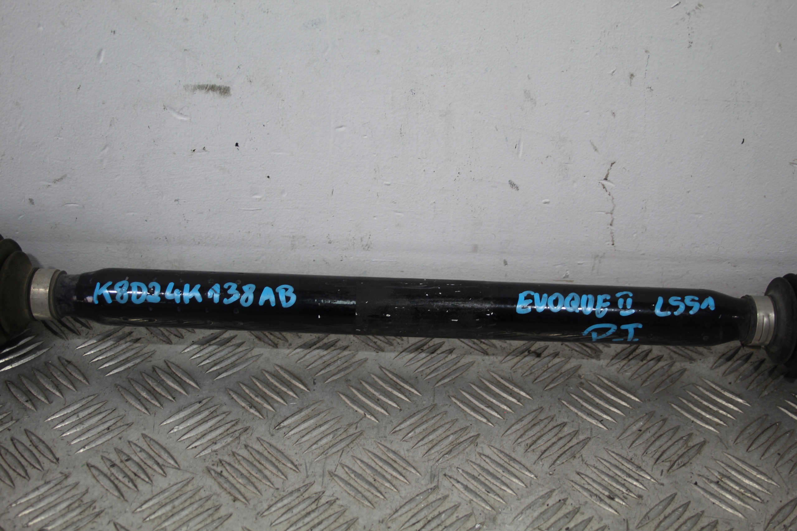 semi-axis right rear part EVOQUE II 2 L551 K8D2-4K138-AB