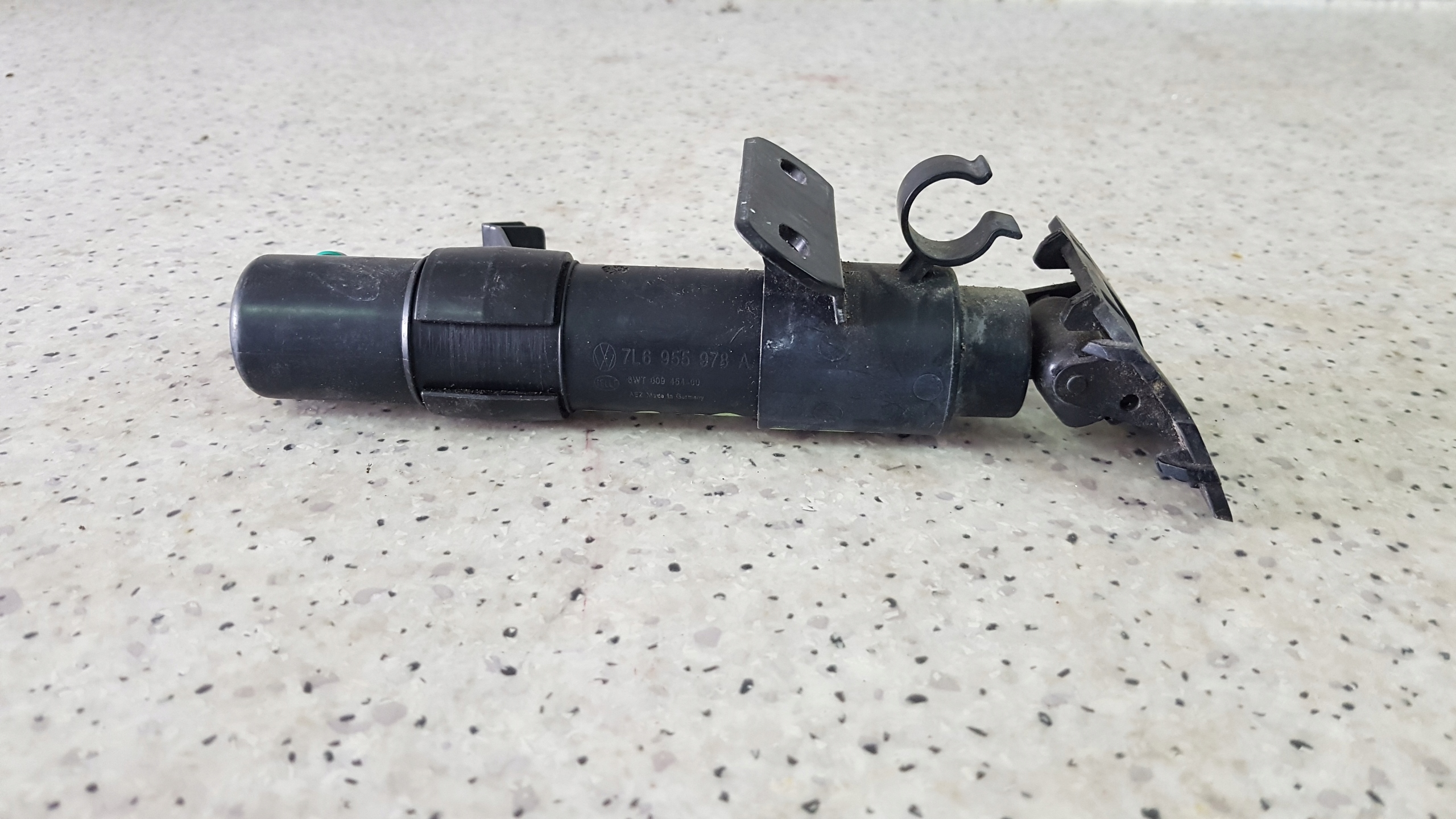 VW TOUAREG and 7L left washer REFLEKTORA 3385
