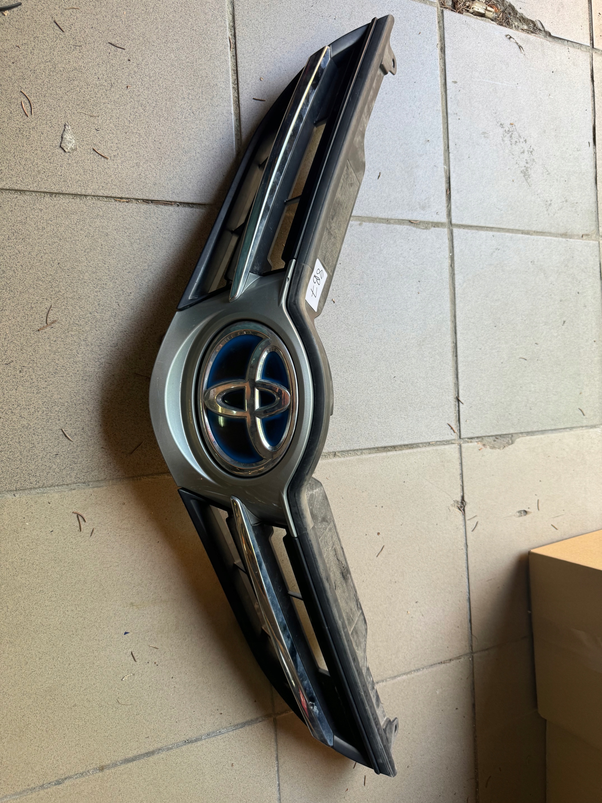 Toyota Auris 12-15 II решітка радіатора решітка оригінал