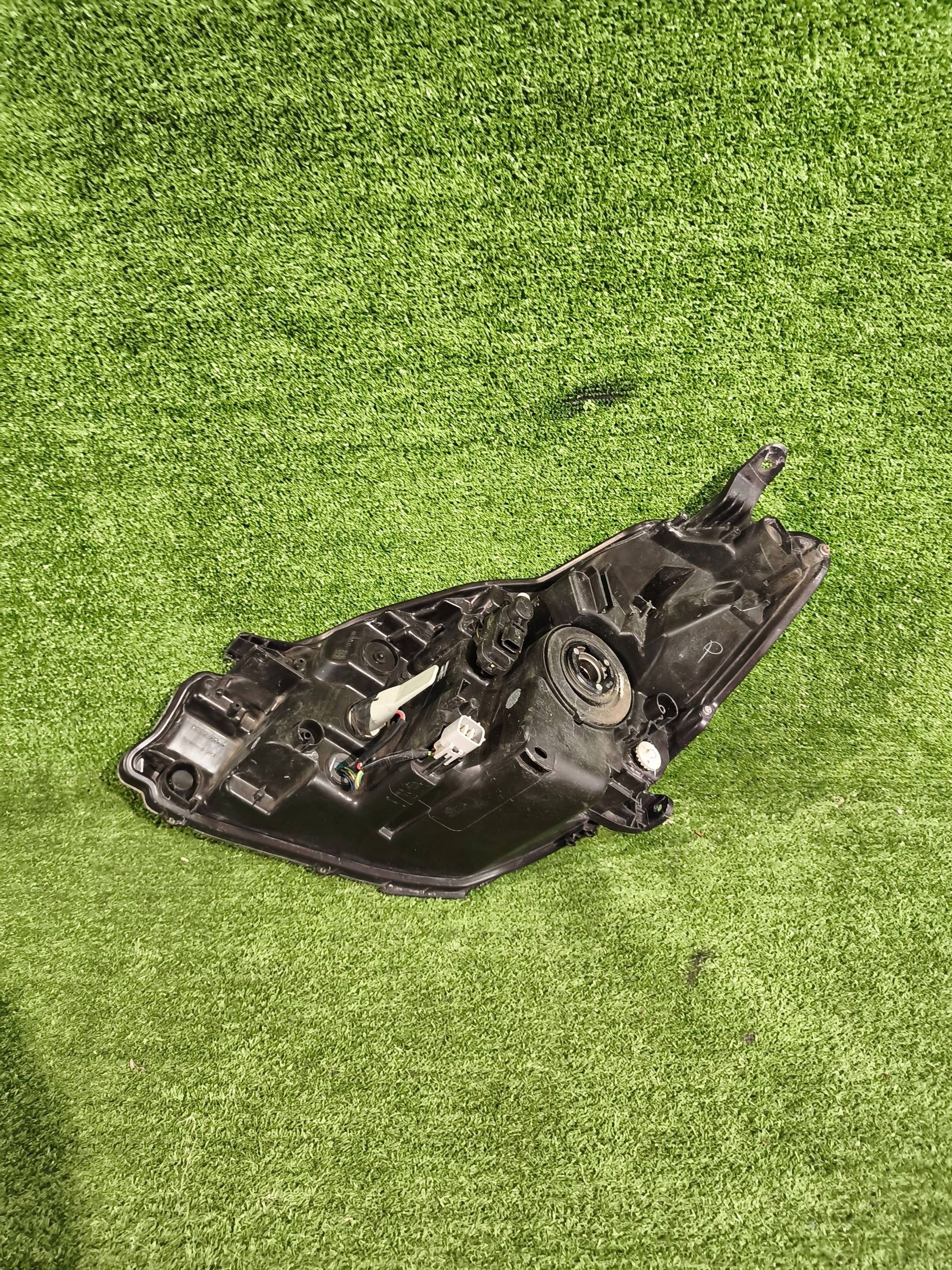 REFLEKTOR right front TOYOTA YARIS III 14- lens LED NR.R1368