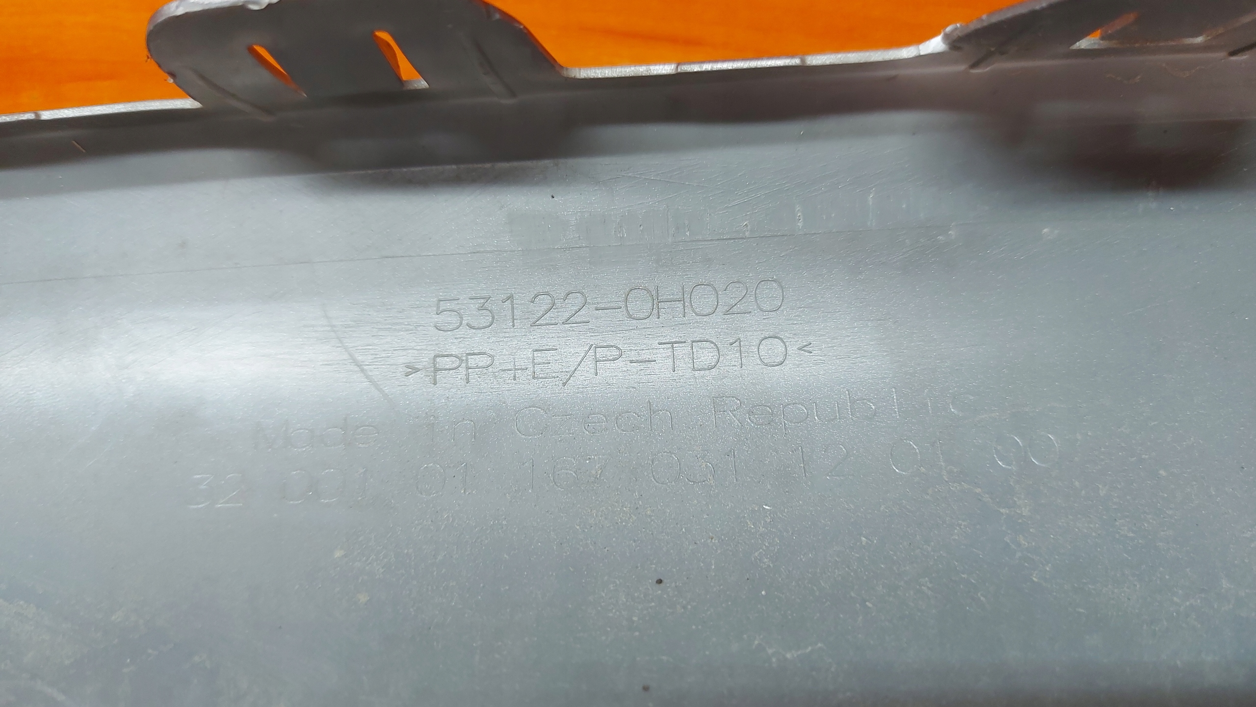 moulding cap of a bumper front front TOYOTA AYGO X 22