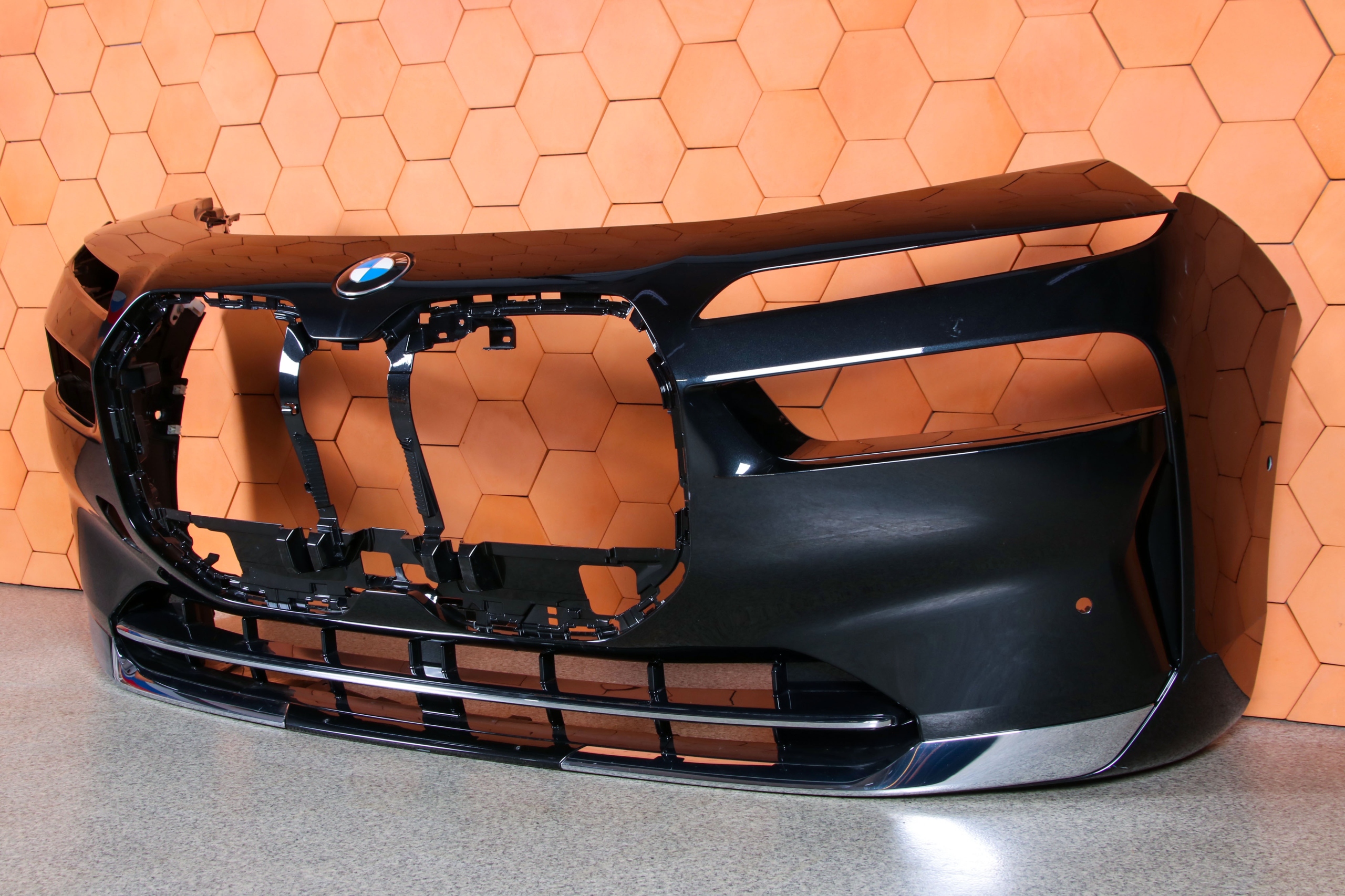 BMW 7 G70 i7 bumper front front colour 475