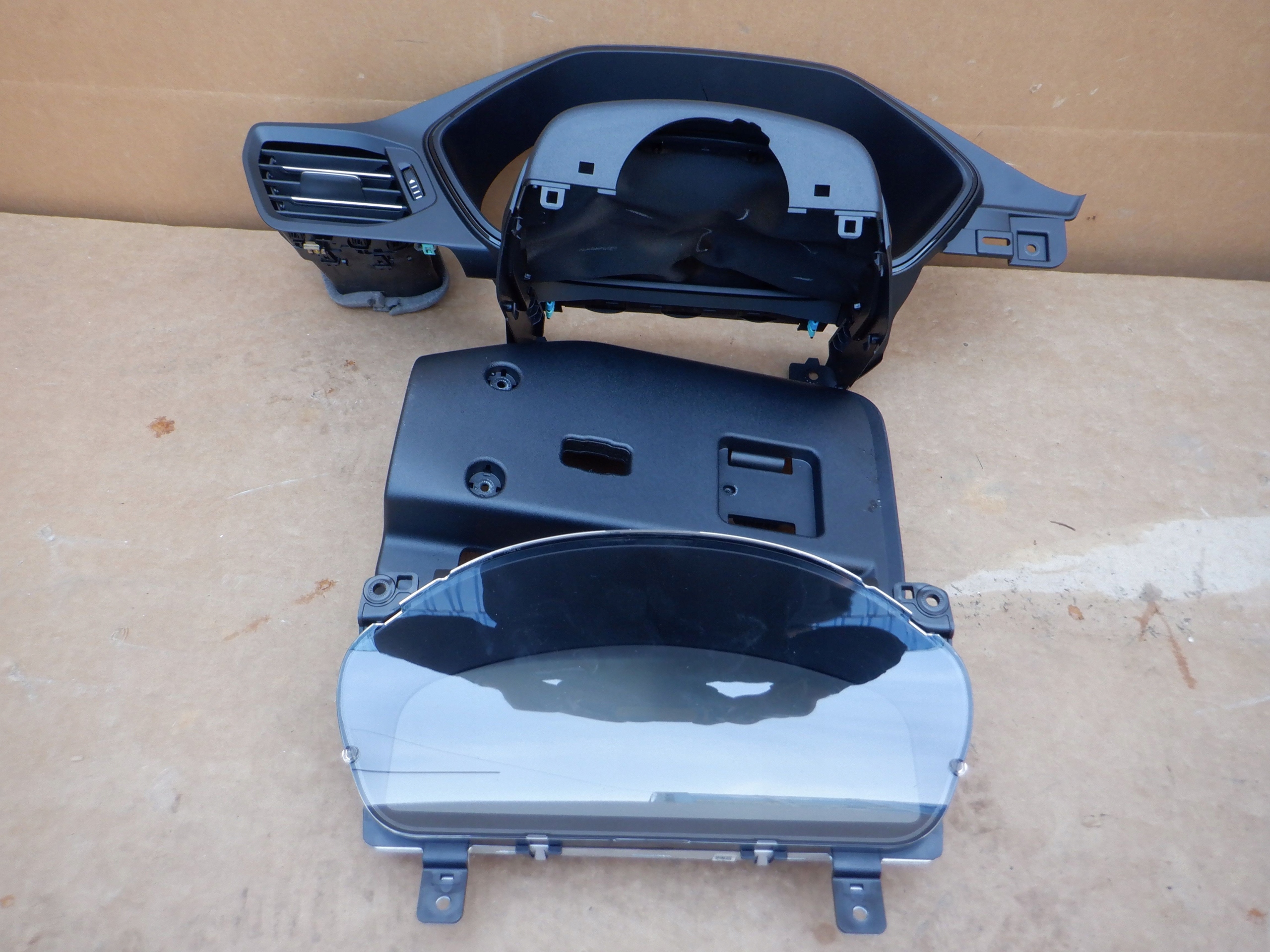 LV4T-10849-DMN - ЦИФРОВОЙ СЧЕТЧИК FORD KUGA MK3 ST-LINE EU