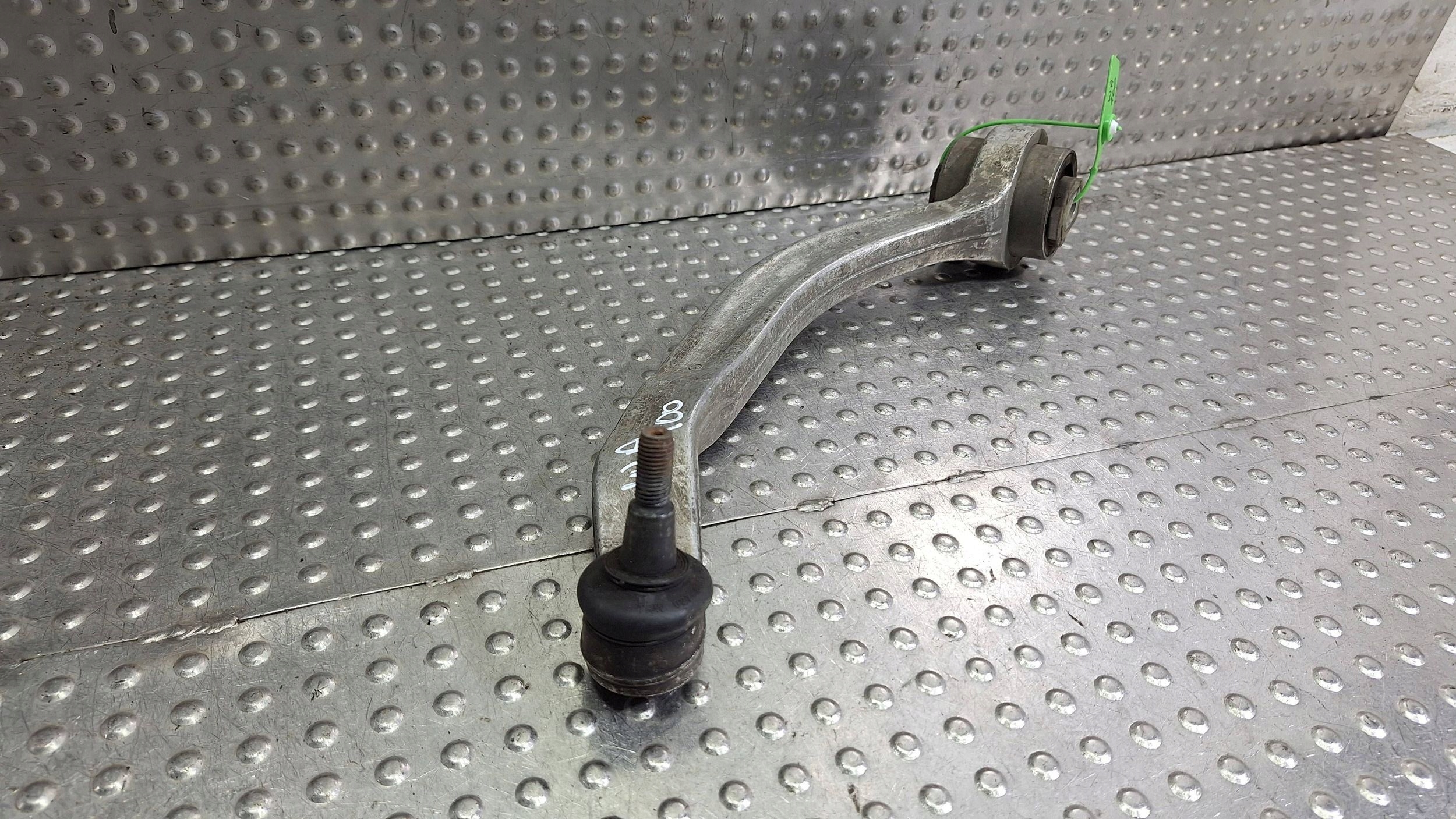 arm left front lower BANAN 4D0407695J VW PASSAT B5 AUDI A4 B5 A8 D2