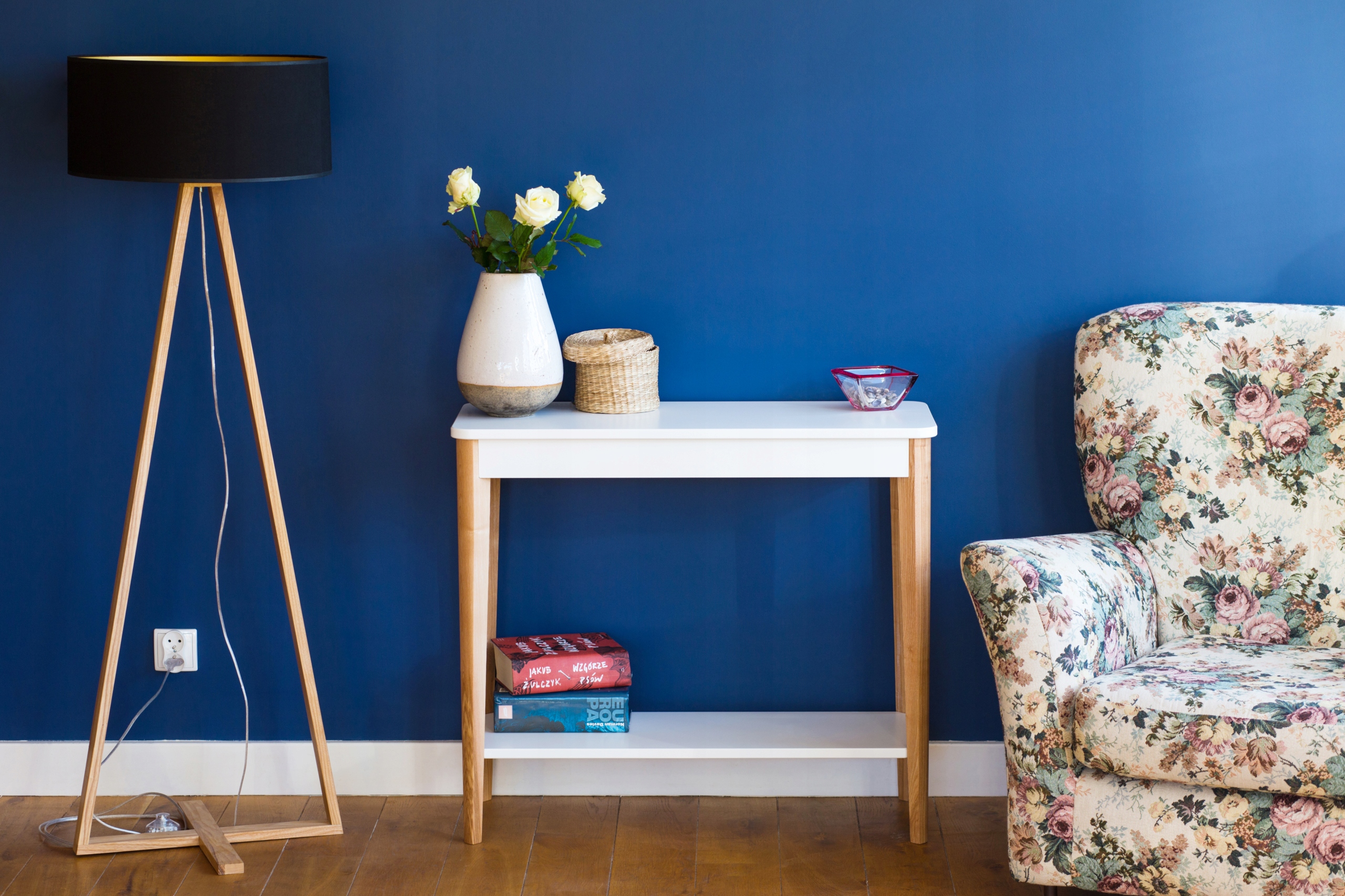 Nowoczesna Konsola z Drewna Jesionowego i MDF 85x35x74 cm Biała Marka Ragaba