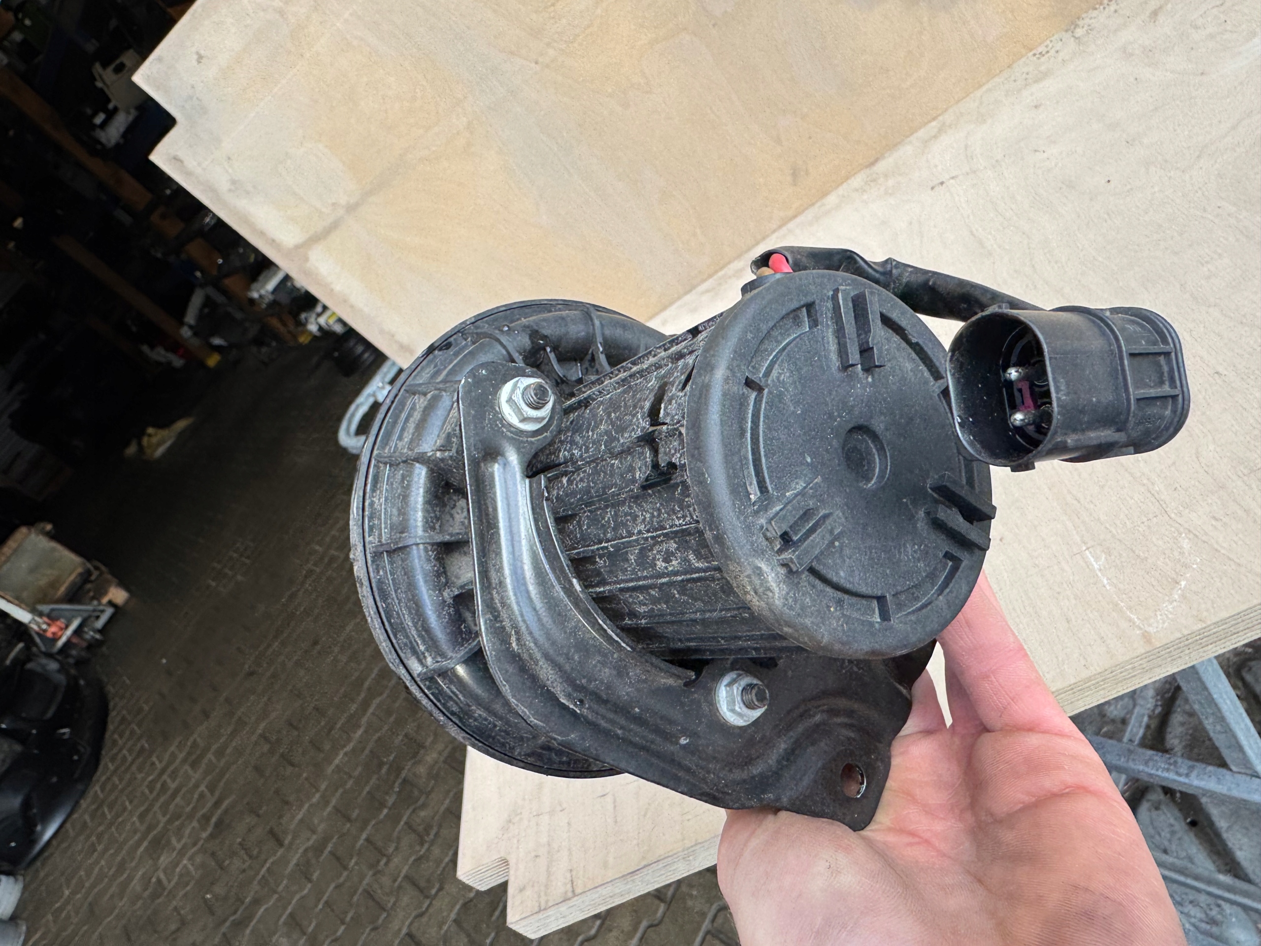 Pumpe luft WTORNEGO VW Golf V A3 II 8P 1.6 8V 06A959253E