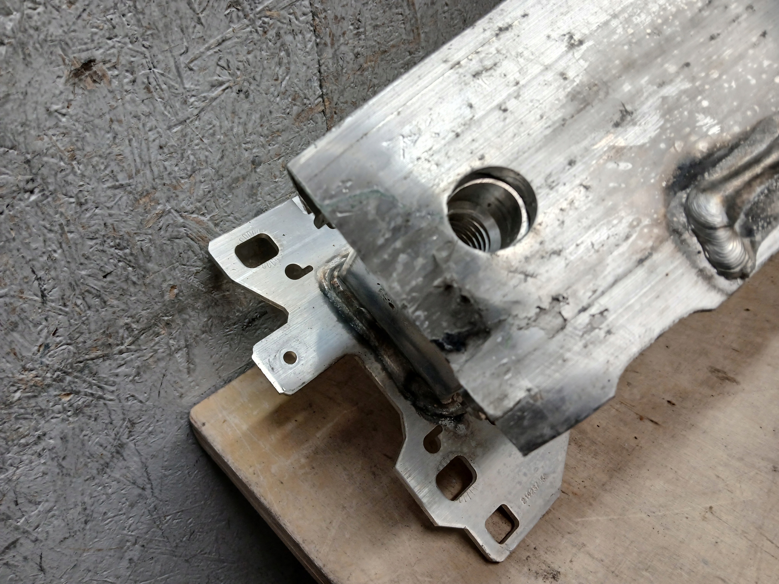 bumper support front AUDI Q3 83A807109
