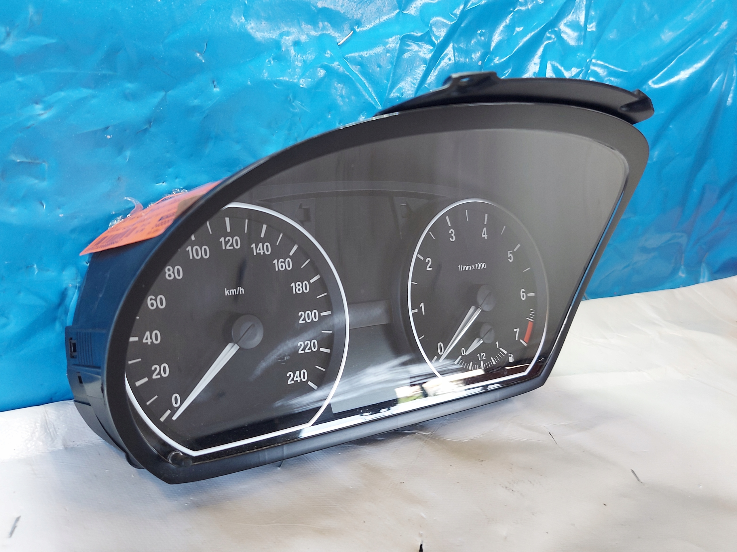 dials clock BMW 1 2009R 2.0 B 102493298