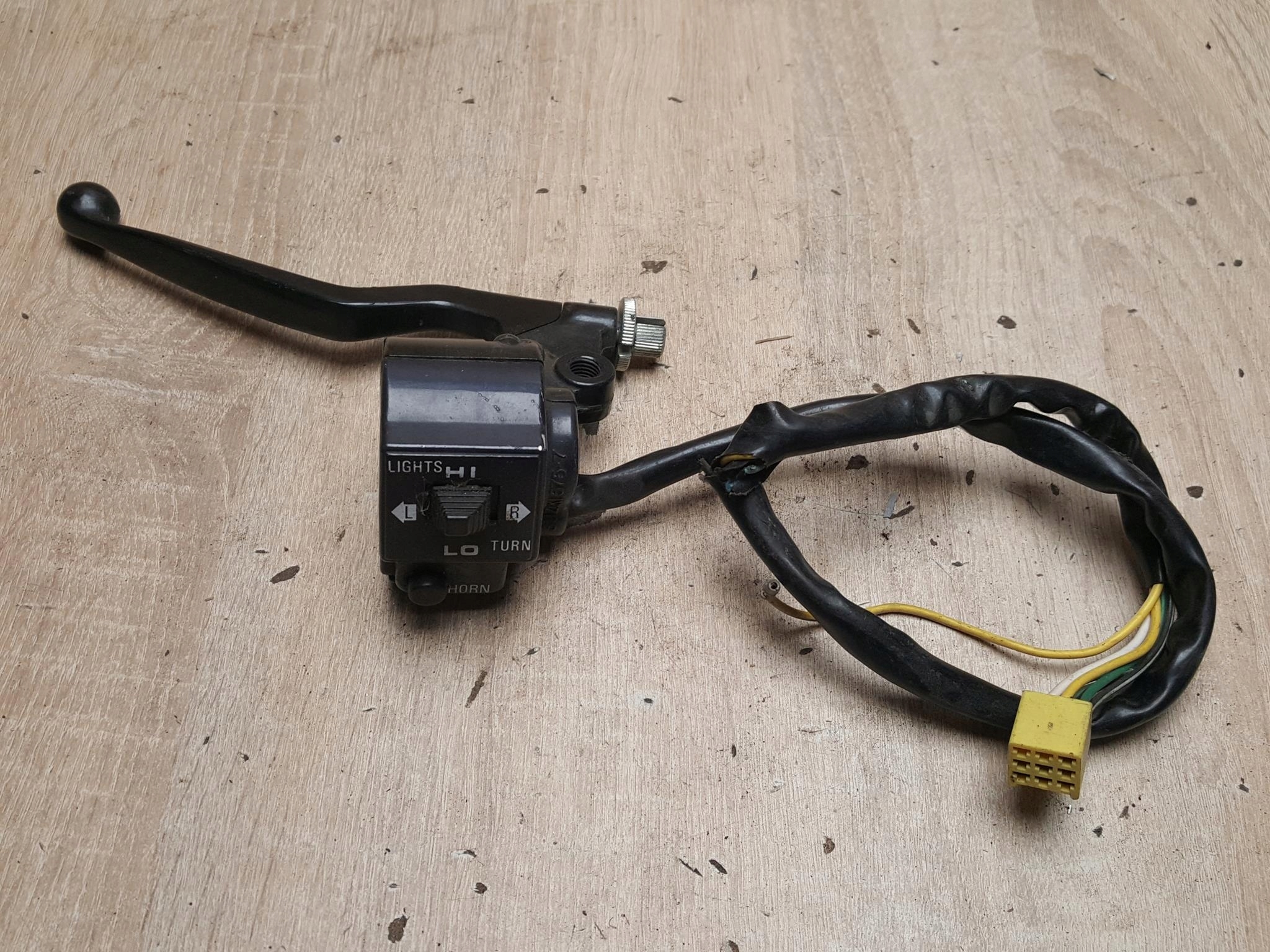 SUZUKI GN 125 PRZEŁĄCZNIK LEWY Producent Suzuki OE