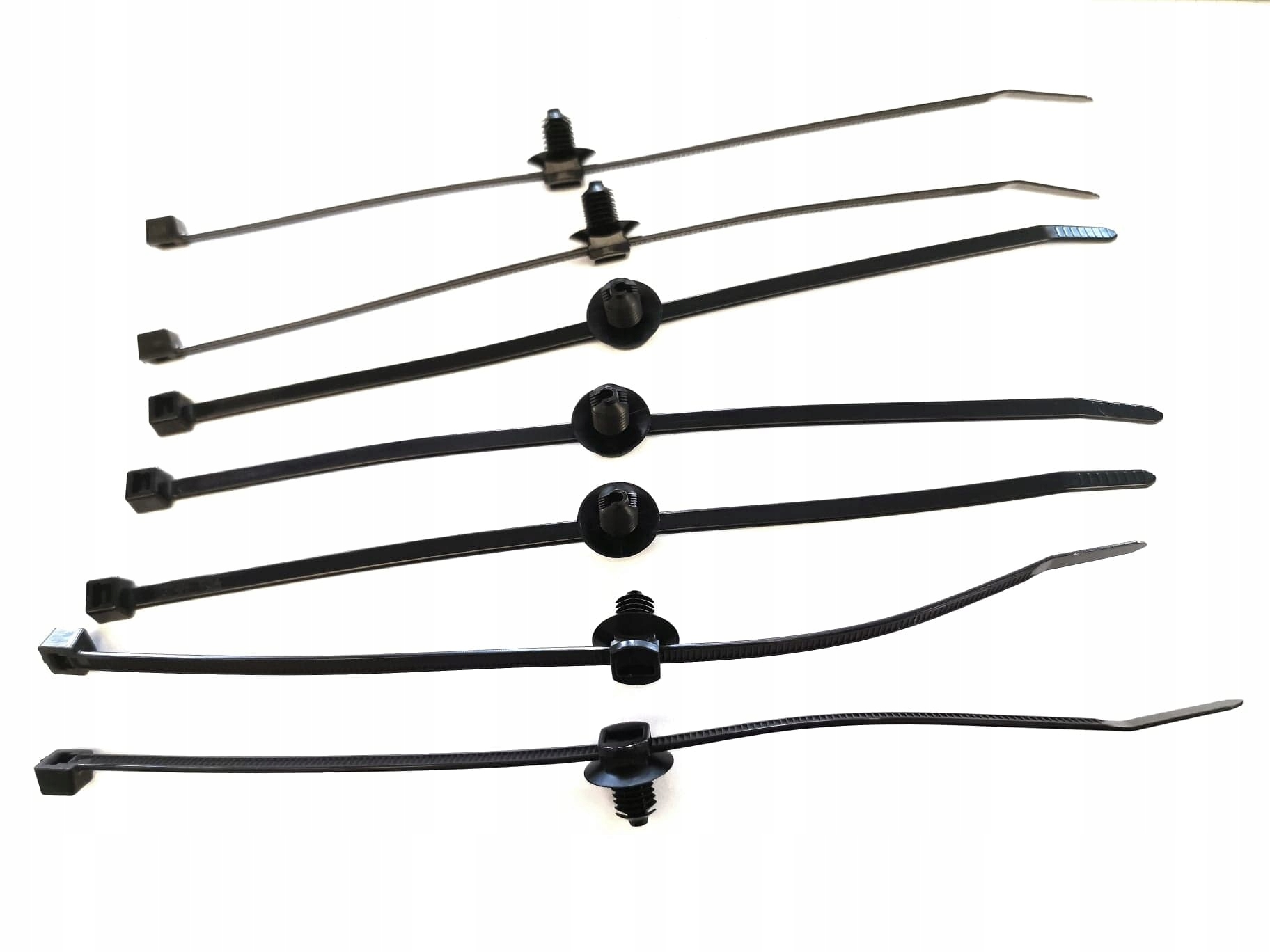 

Opaska spinka do kabli Mercedes W246 W247 W257