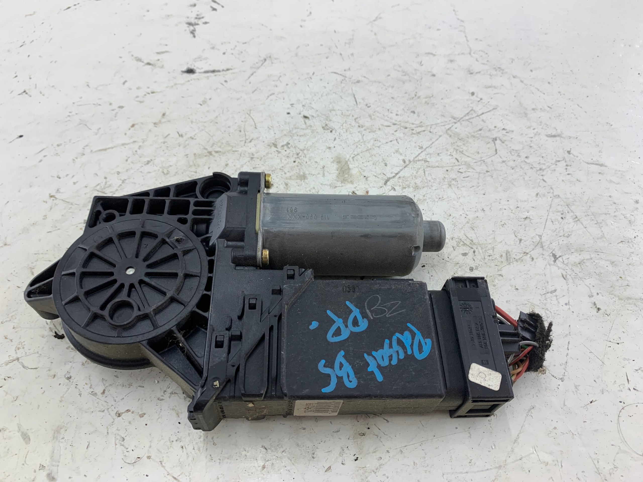 VW PASSAT B5 LIFT mini motor windows right front 0130821694