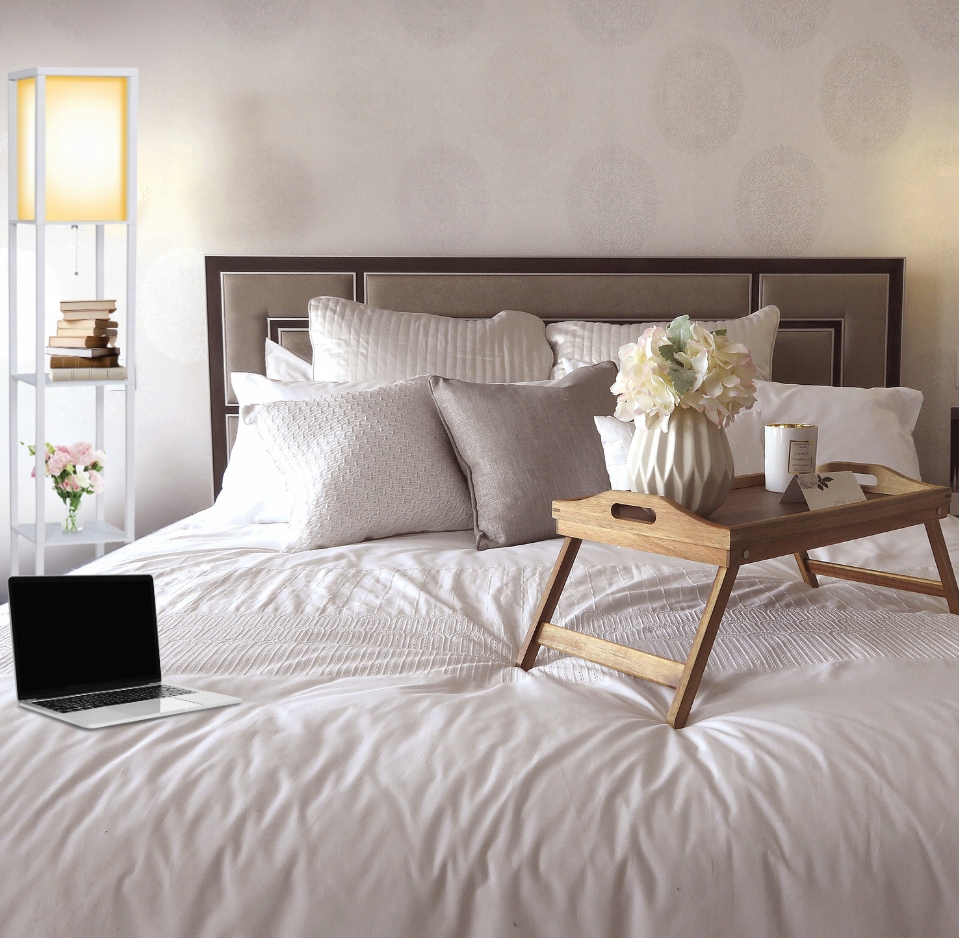 LAMPA STOJĄCA PODŁOGOWA PÓŁKA REGAŁ DO PRZECHOWYWANIA 2 BARWY + ŻARÓWKA Kod producenta DE-HW1089