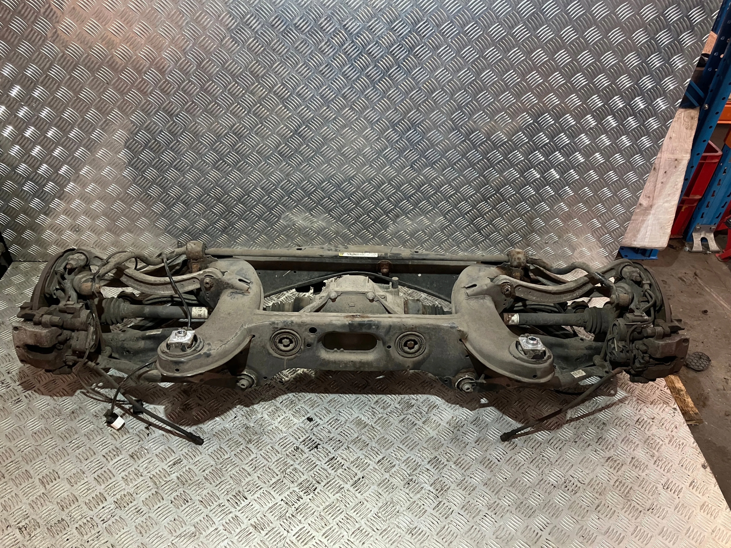 BELKA ZAWIESZENIA KOMPLETNA MERCEDES C KLASA W205 2.2 CDI 1: 2.647