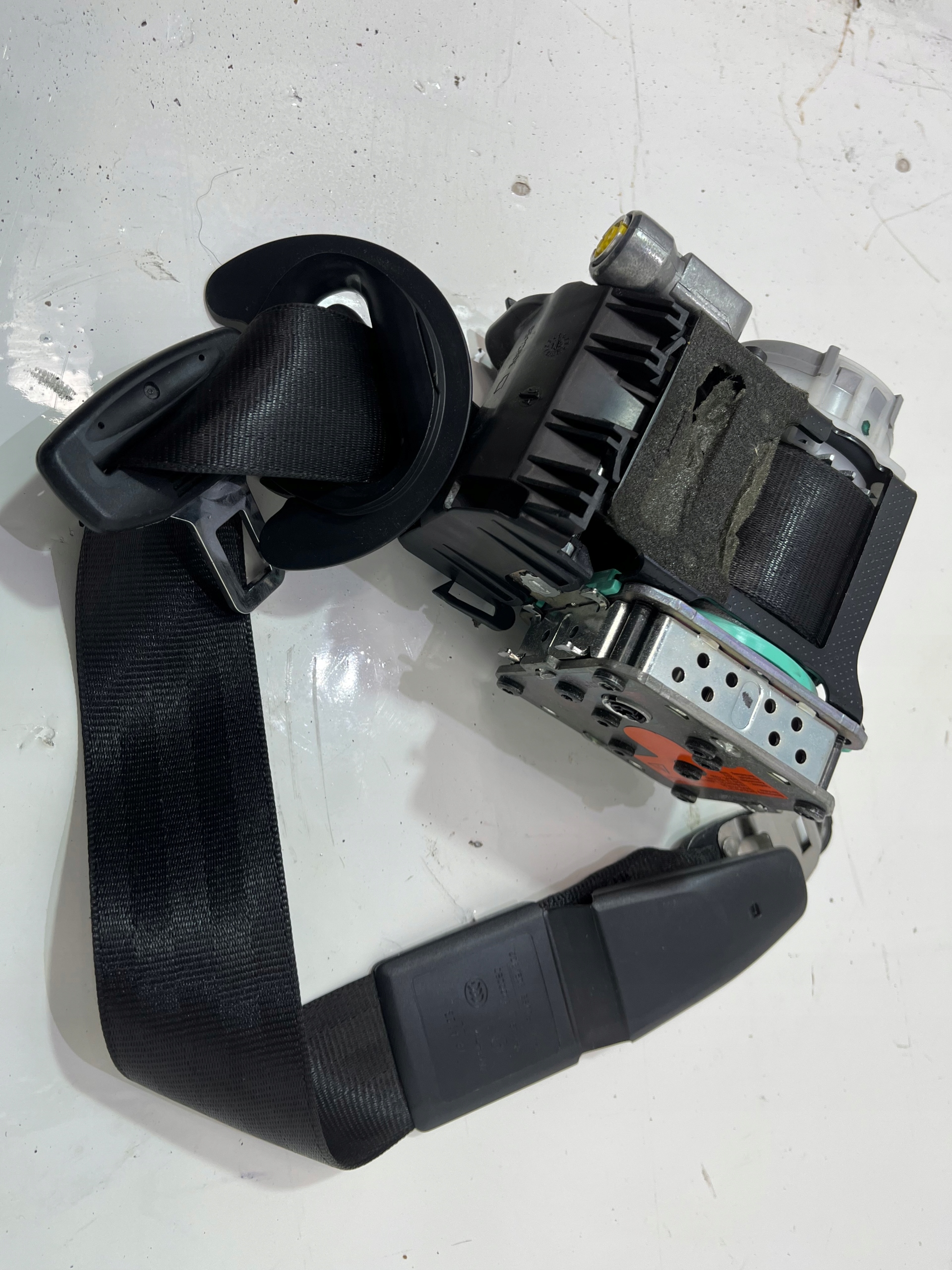 4G8857705B - Ремень безопасности левый передний AUDI A6 C7 оригинал!