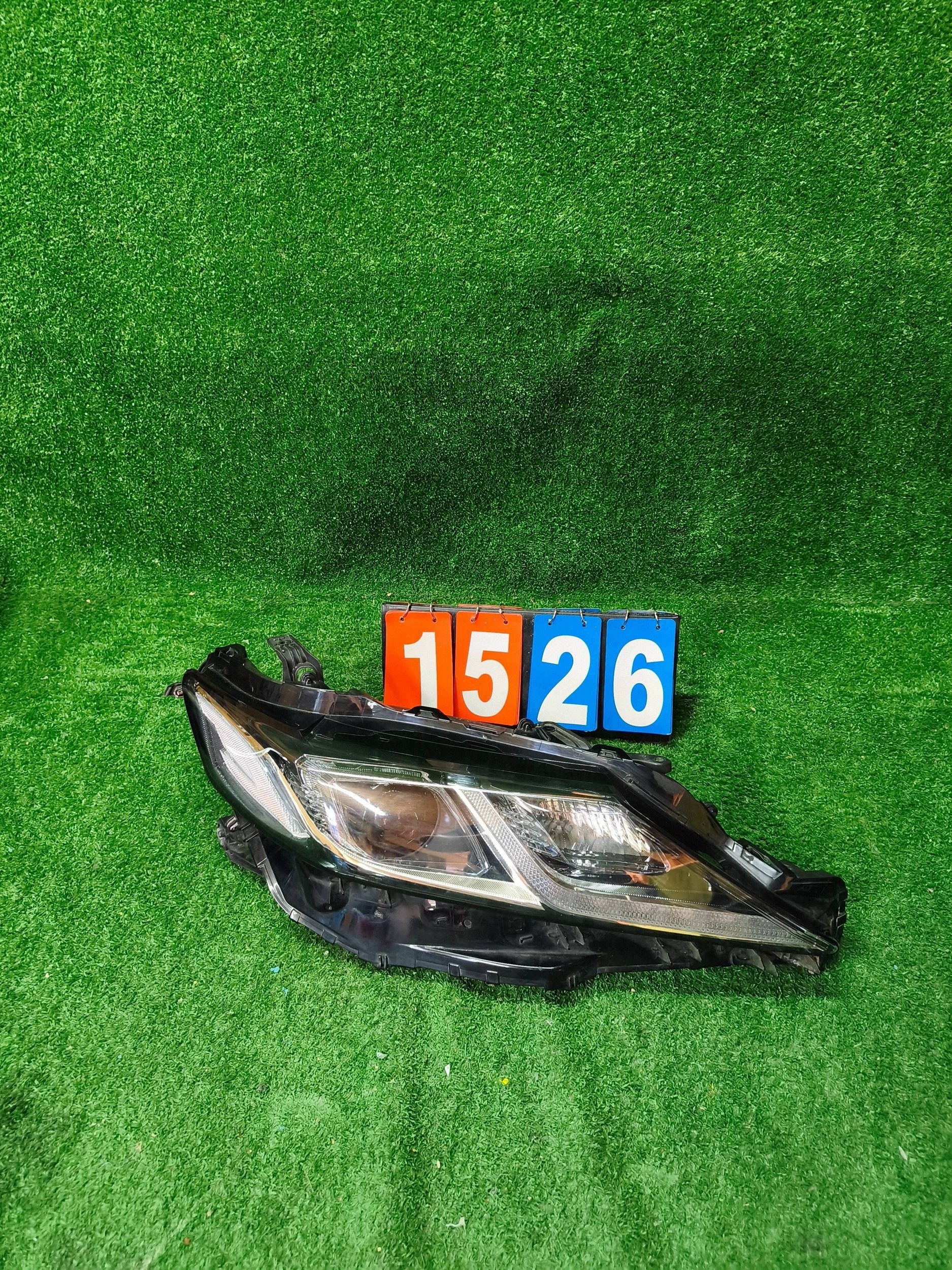 REFLEKTOR right front TOYOTA CAMRY VIII 18- NR.1526