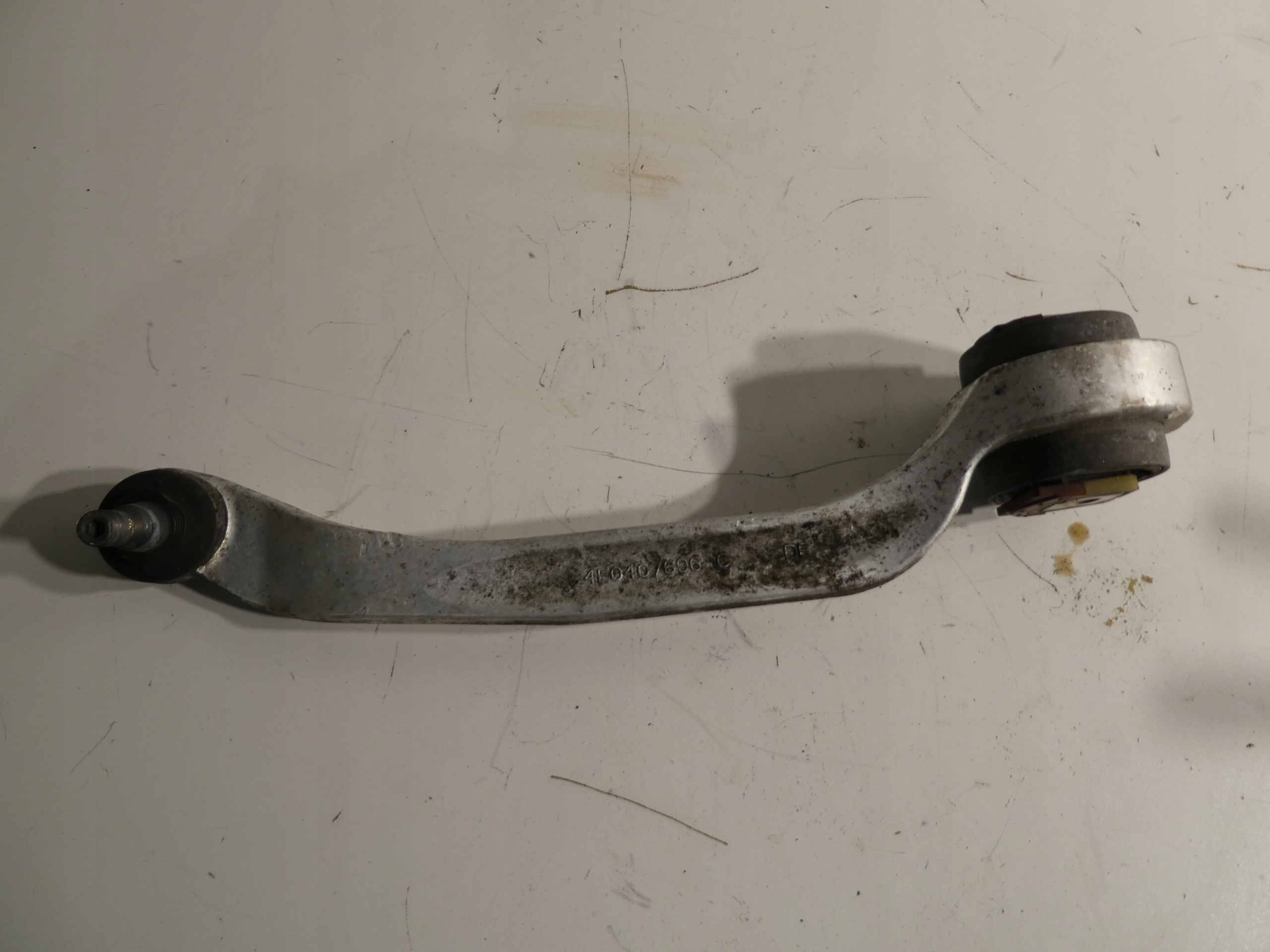AUDI A8 D3 3.0 TDI arm left front 4E0407695C
