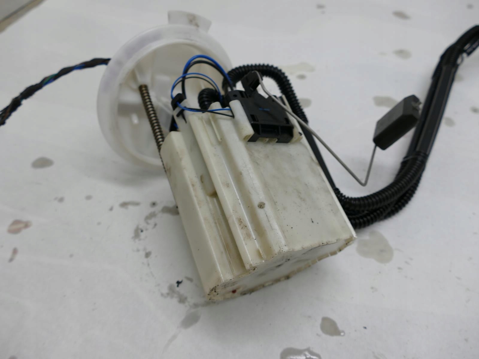 MERCEDES W207 W212 2.2 CDI feed pump guard W204