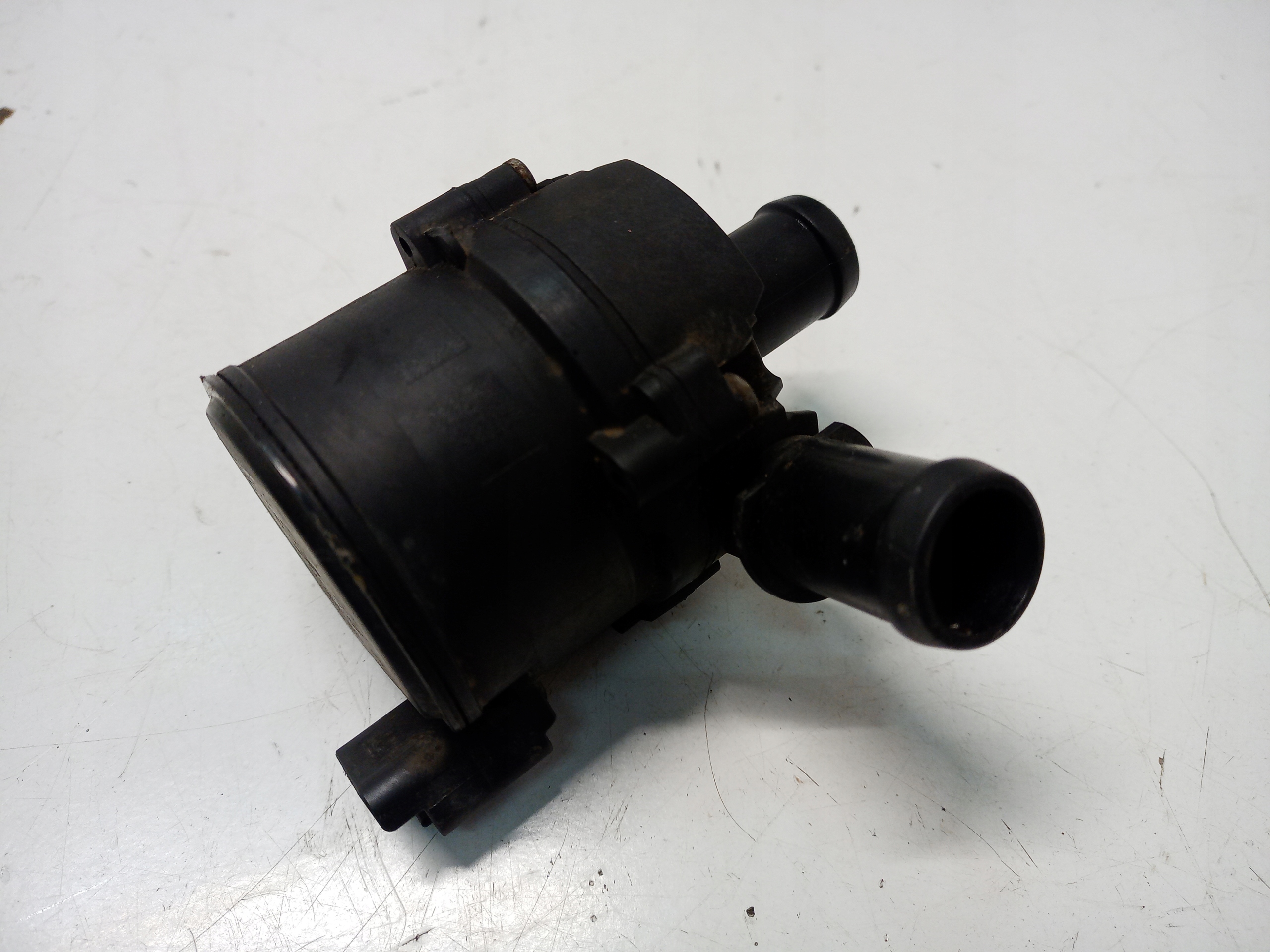 POMPA OBIEGU WODY RENAULT TRAFIC III MASTER III Numer katalogowy części 0392023219