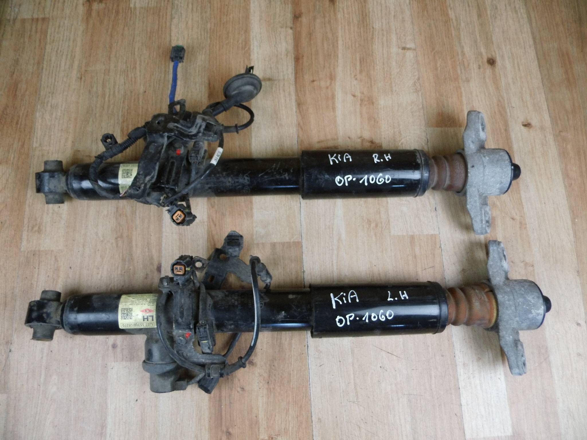 Kia Stinger shock absorbers amory left right rear part rear.