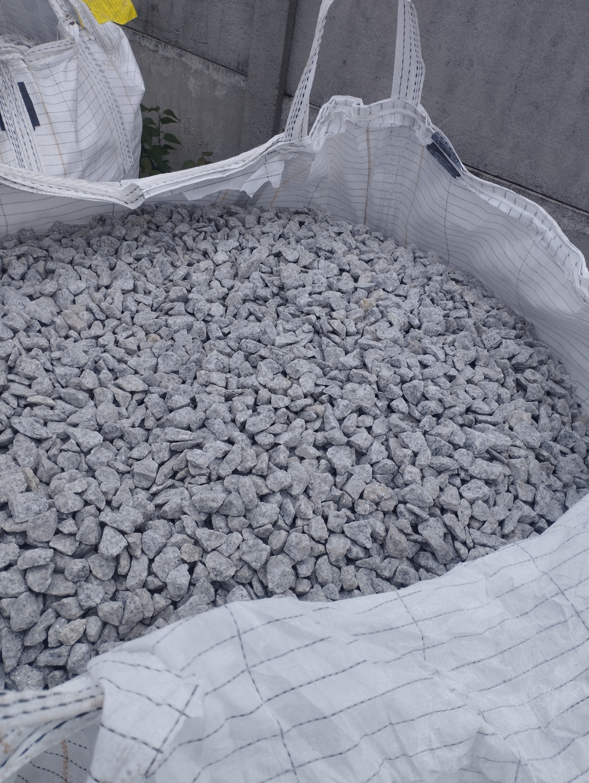 GRYS GRANITOWY NAKRAPIANY DALMATYŃCZYK 16-22 mm Waga 1000 kg