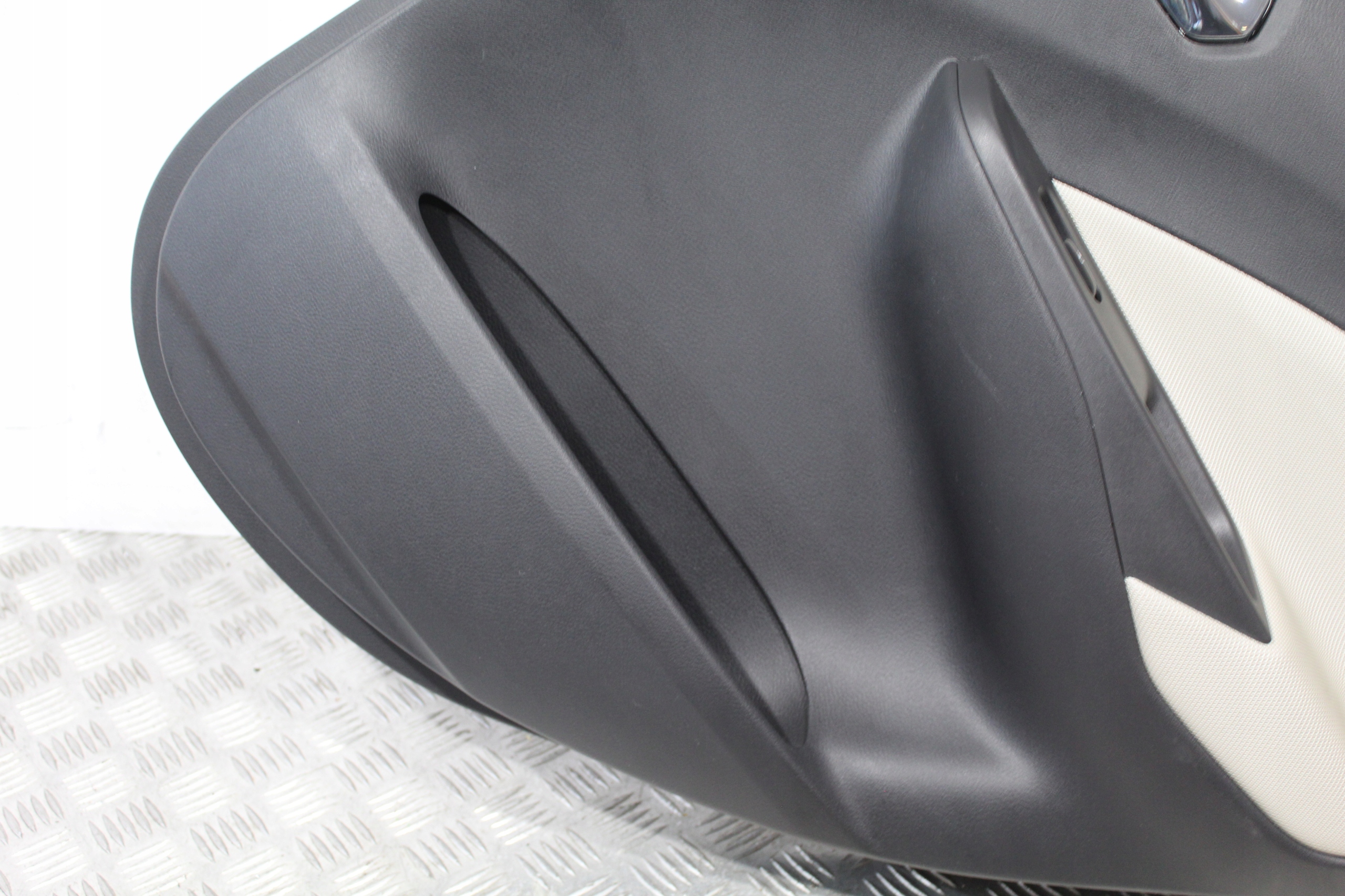side door right rear part MICRA V 5 K14