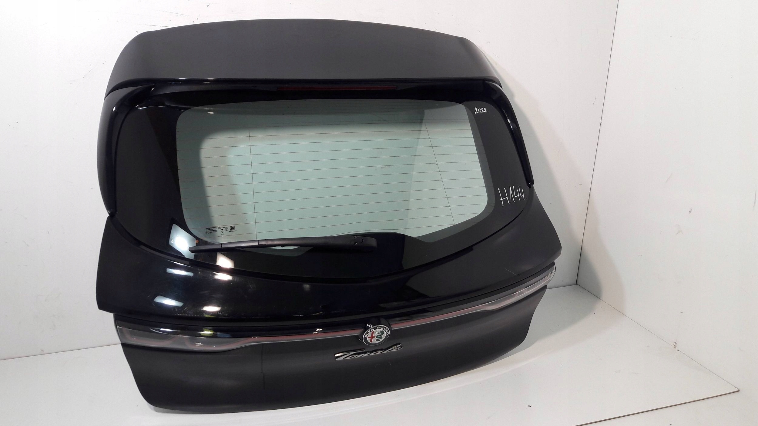 Alfa Romeo Tonale rear trunk door 1(H144)