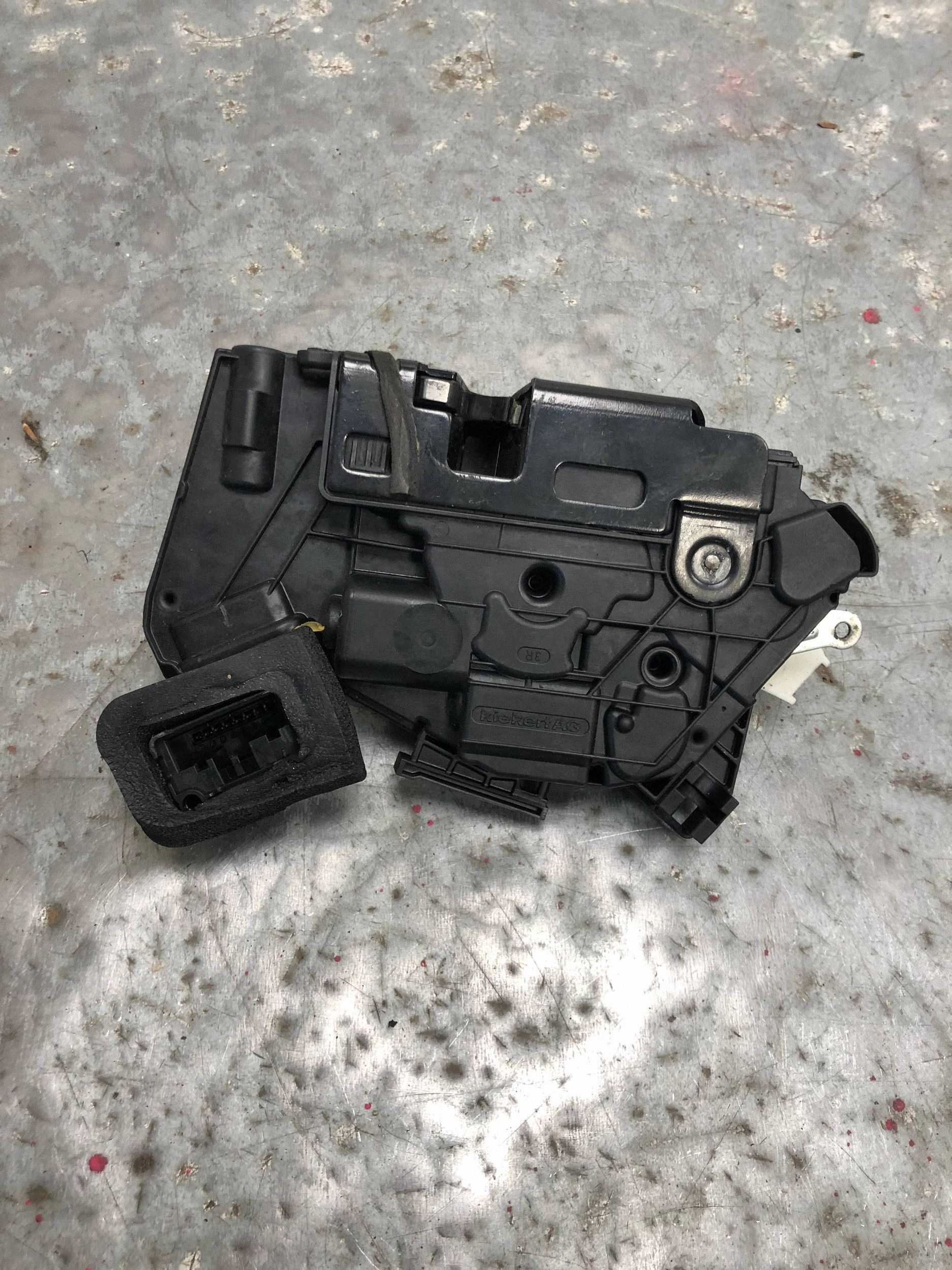 lock door right front VW GOLF VII KOMBI 5K1837016D
