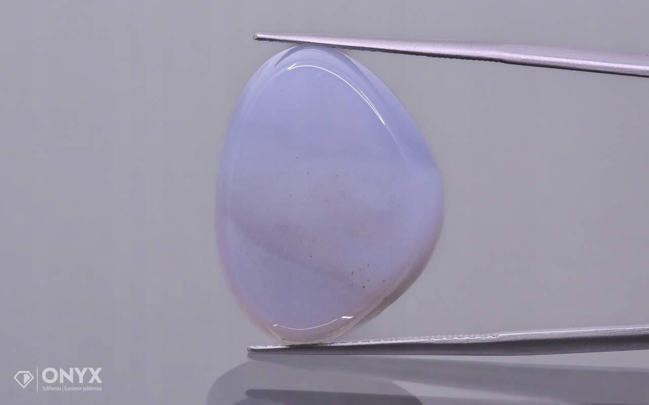 Chalcedon modrá konvexní nepravidelná destička 23x17,5 mm