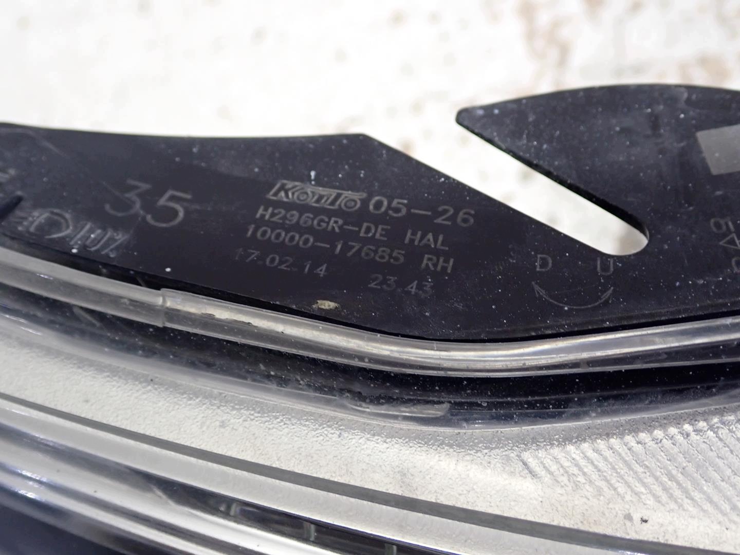 light front front right TOYOTA AVENSIS T27 2012- 10000-17685