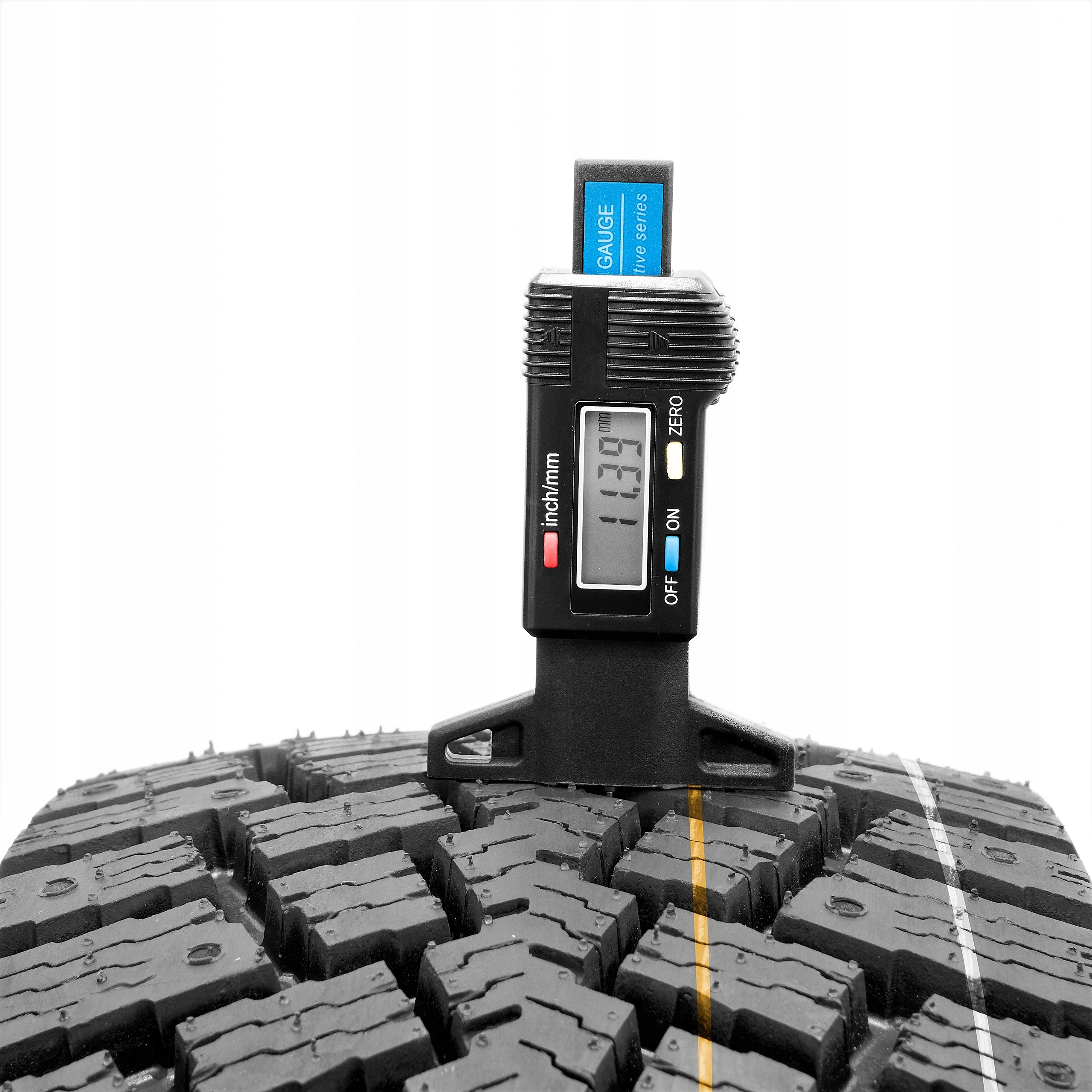 4x Opony Bieznikowane 235 65 R16 C ZIMOWE MOCNE Tire width 235 mm