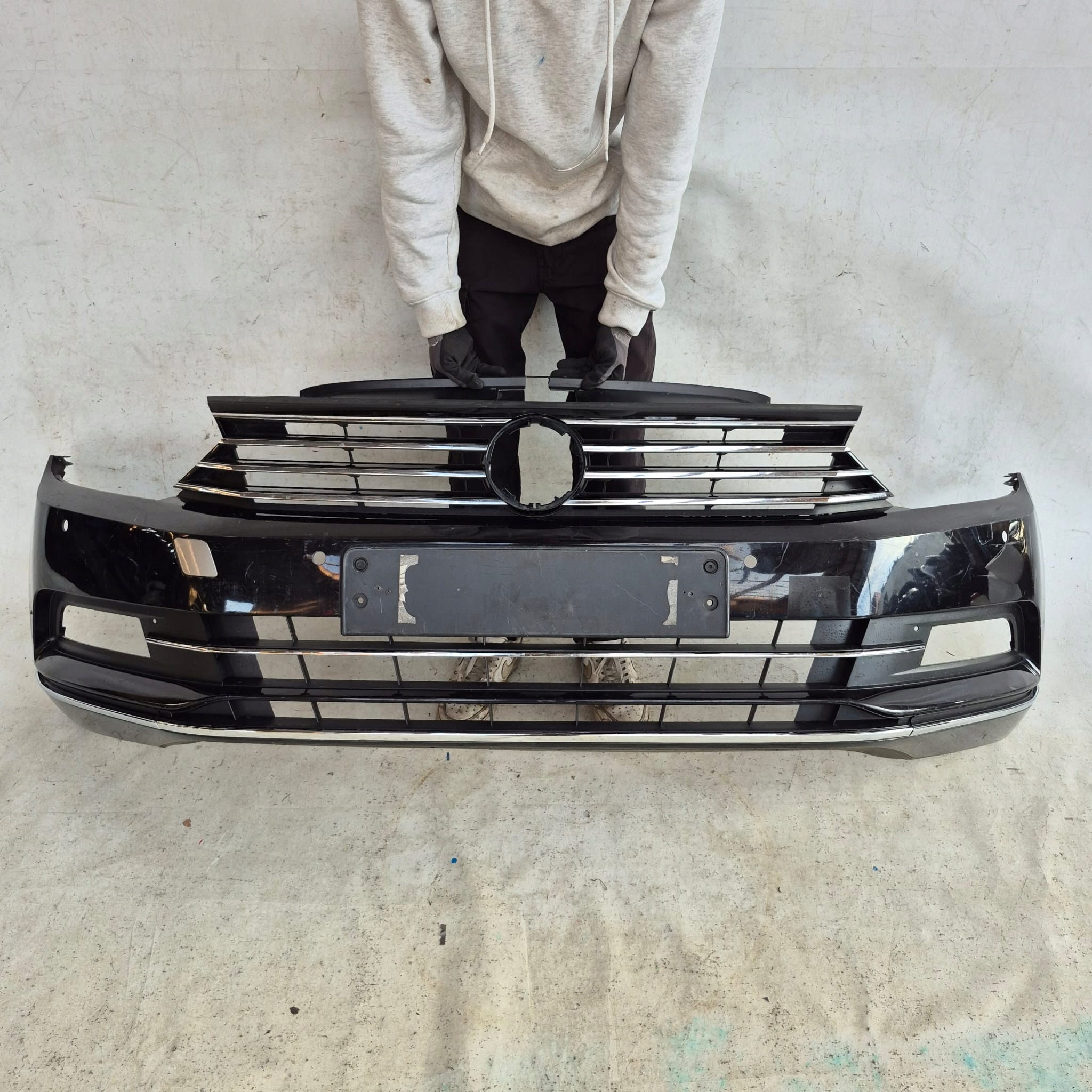 VW PASSAT B8 3G0 HIGHLINE 14- bumper front front PDC 3G0807221A