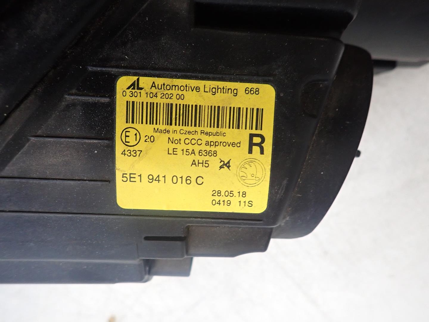 light front front right SKODA OCTAVIA III LIFT 2016- 5E1941016C