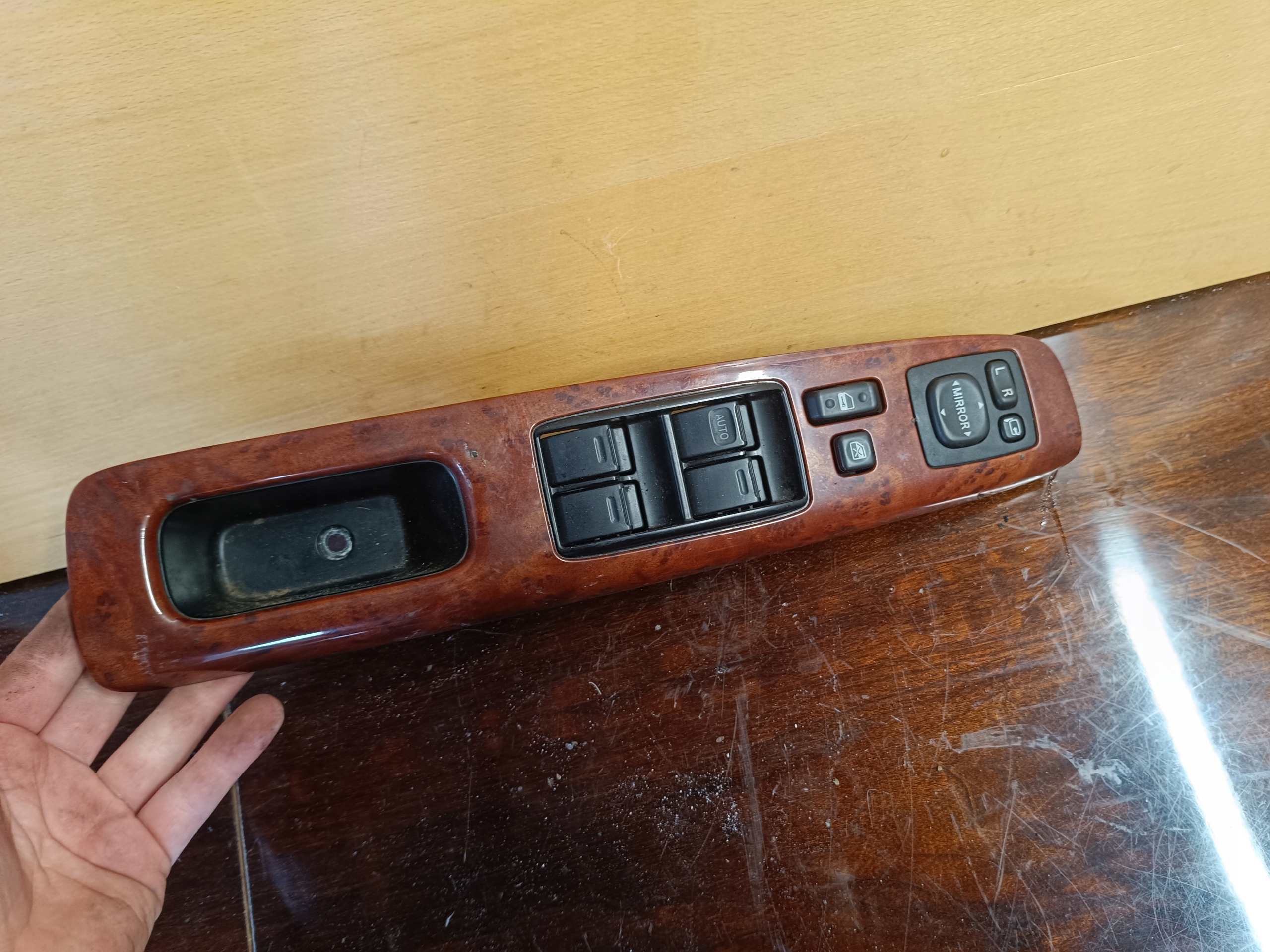 BOUTON PANEL VITRE TOYOTA CAMRY 84820-33180