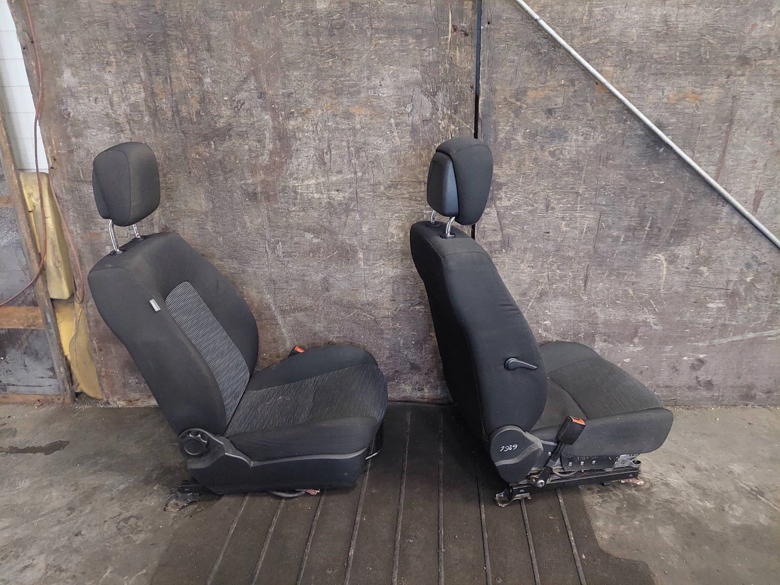 KOMPLET seats left right front KIA CEED and ID: 204094