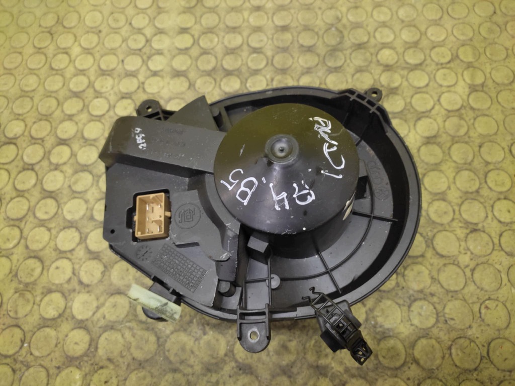 AUDI A4 B5 heating air 8D1820021