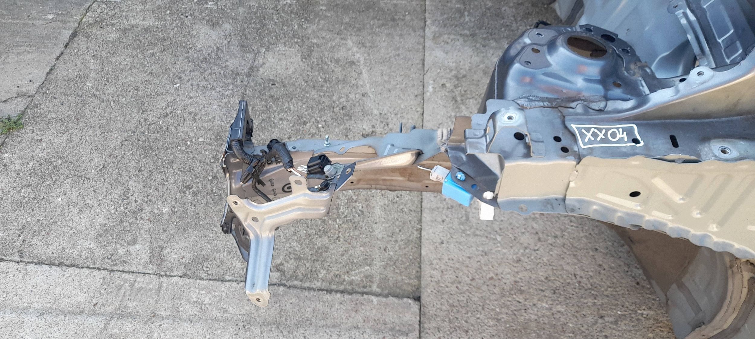 Toyota Yaris XP21 / Mazda 2 KB längsträger links (XX04)