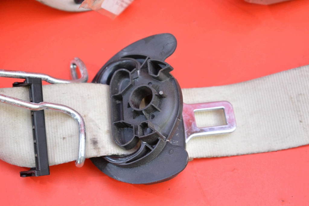 Gurten Sicherheits rechts vorne Spanner EU 626346700 VW PASSAT B8 14-23