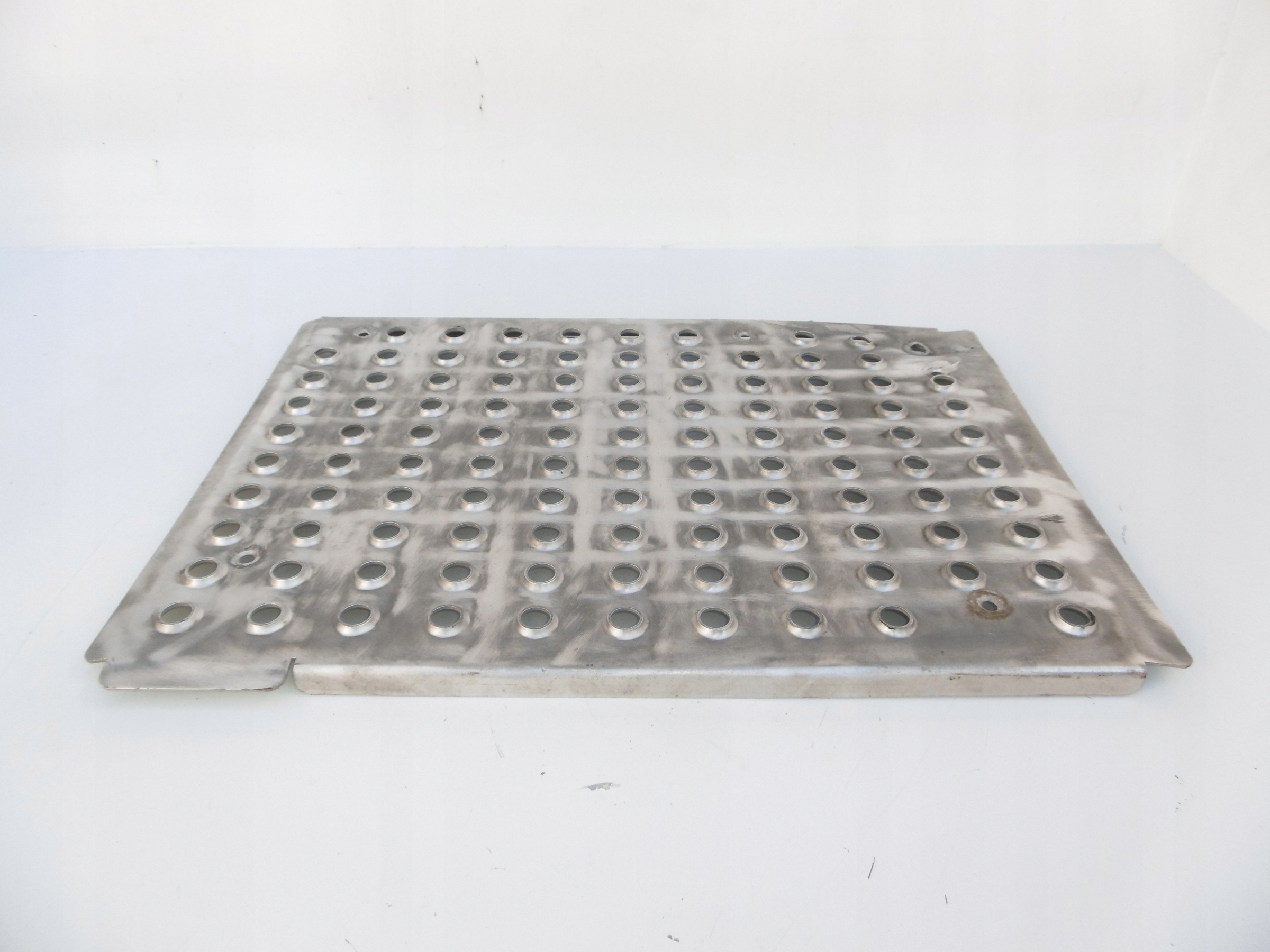 PODEST STOPIEN BLACHA RAMY RENAULT MAGNUM DXI Part manufacturer Renault original OE