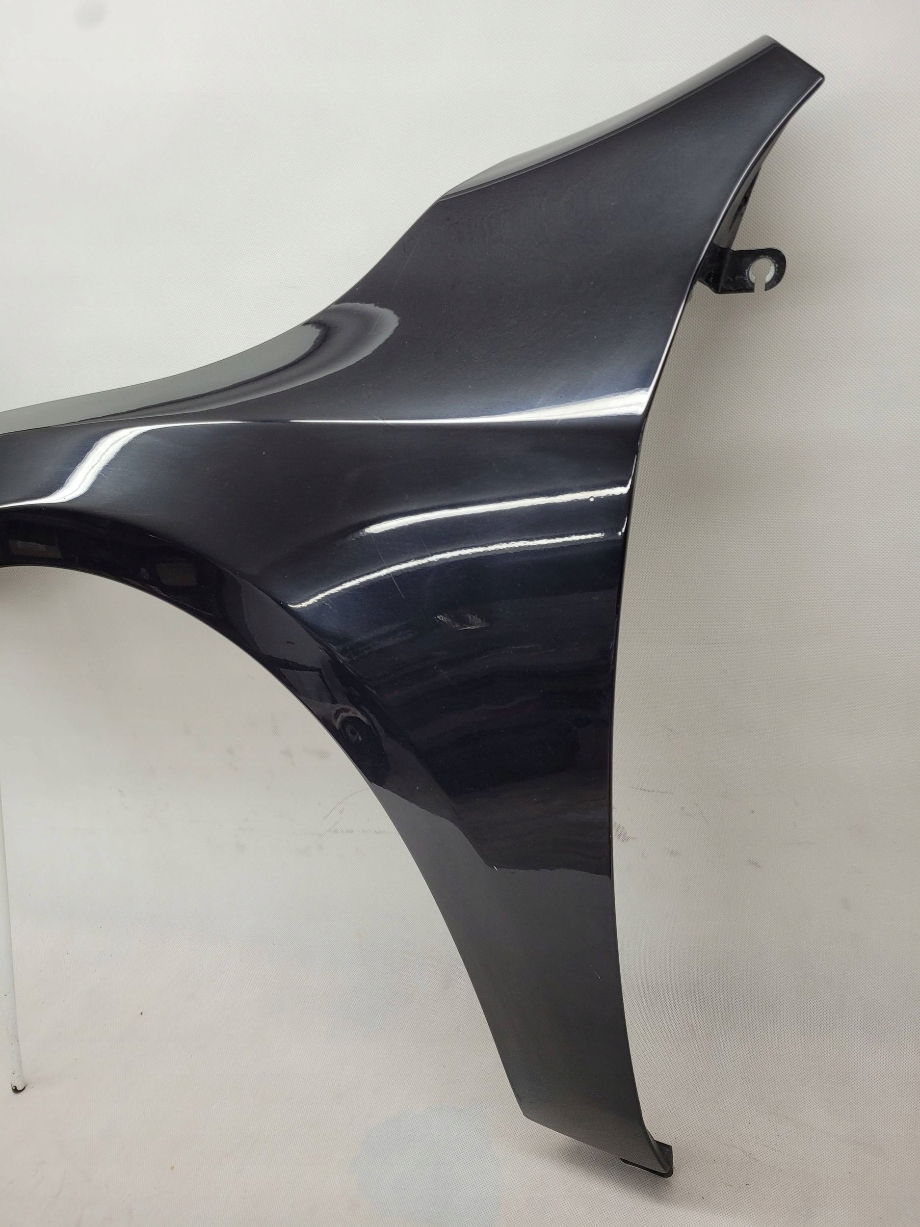 VOLVO S60 II LIFT BŁOTNIK PRZÓD PRZEDNI LEWY FV 019-46 CZARNY W KOLOR Numer katalogowy części SPP11685