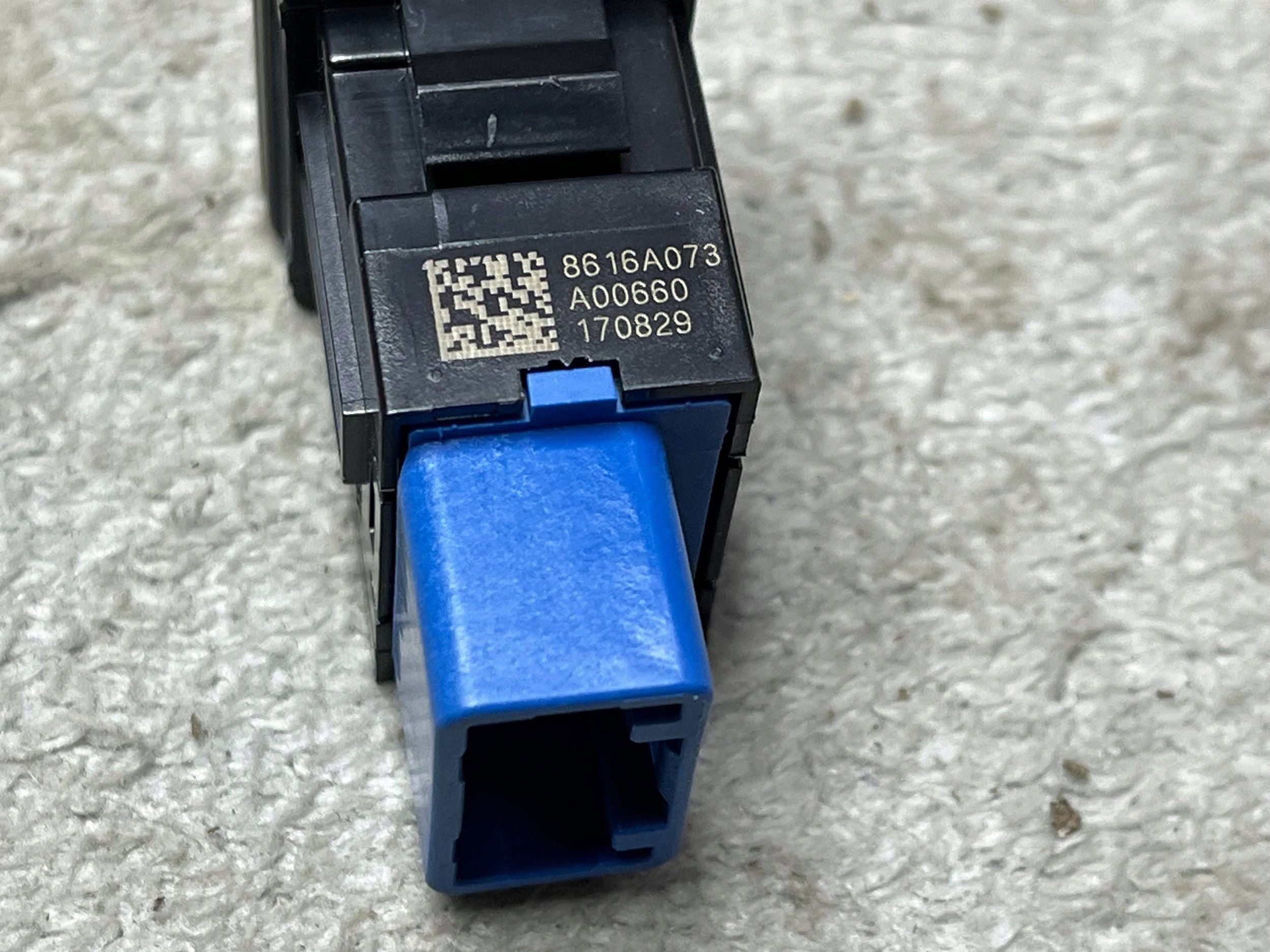 Altro/e Comandi Mitsubishi Outlander 8616A073