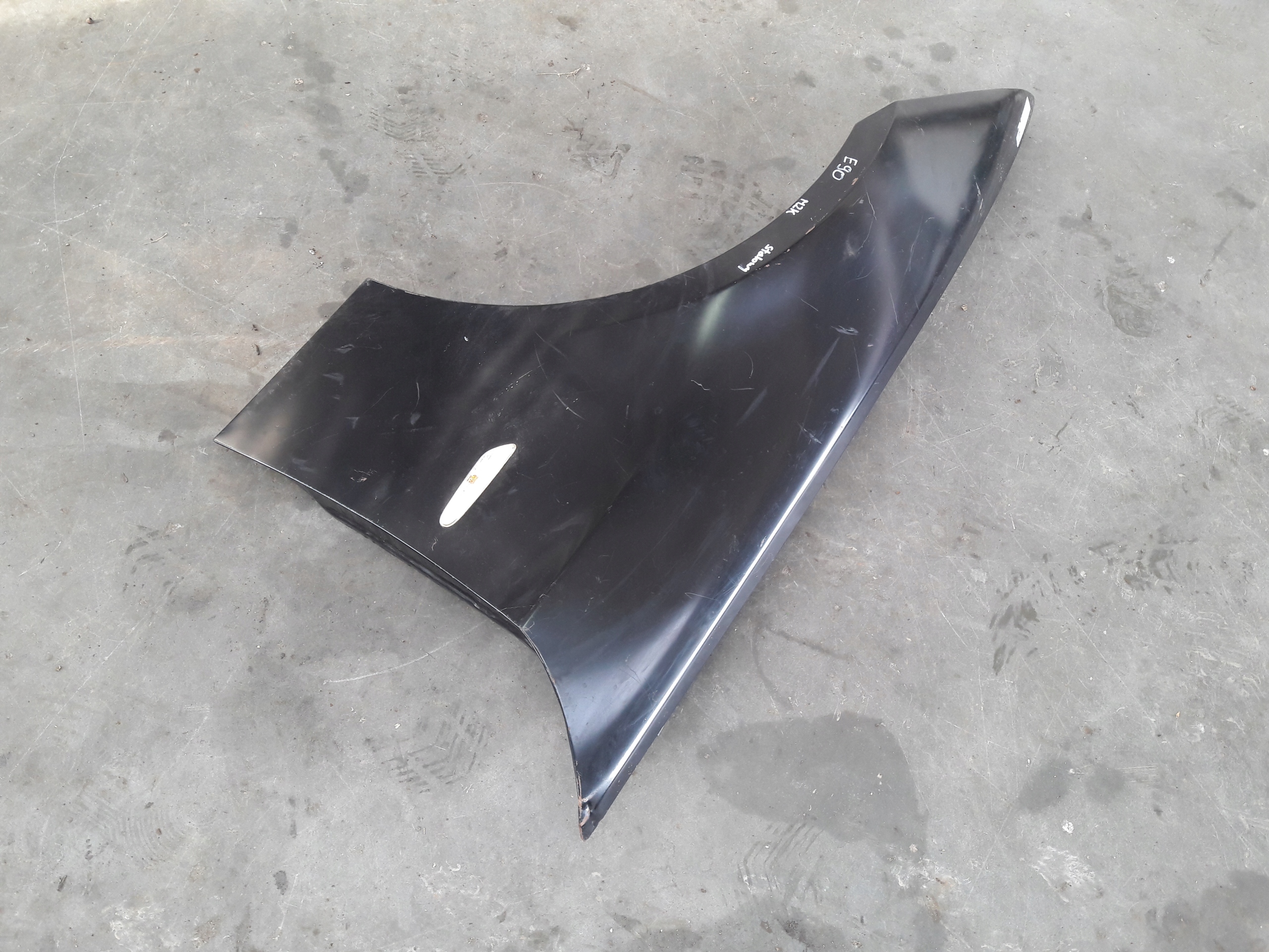 blatník levý předek stalowy BMW E90