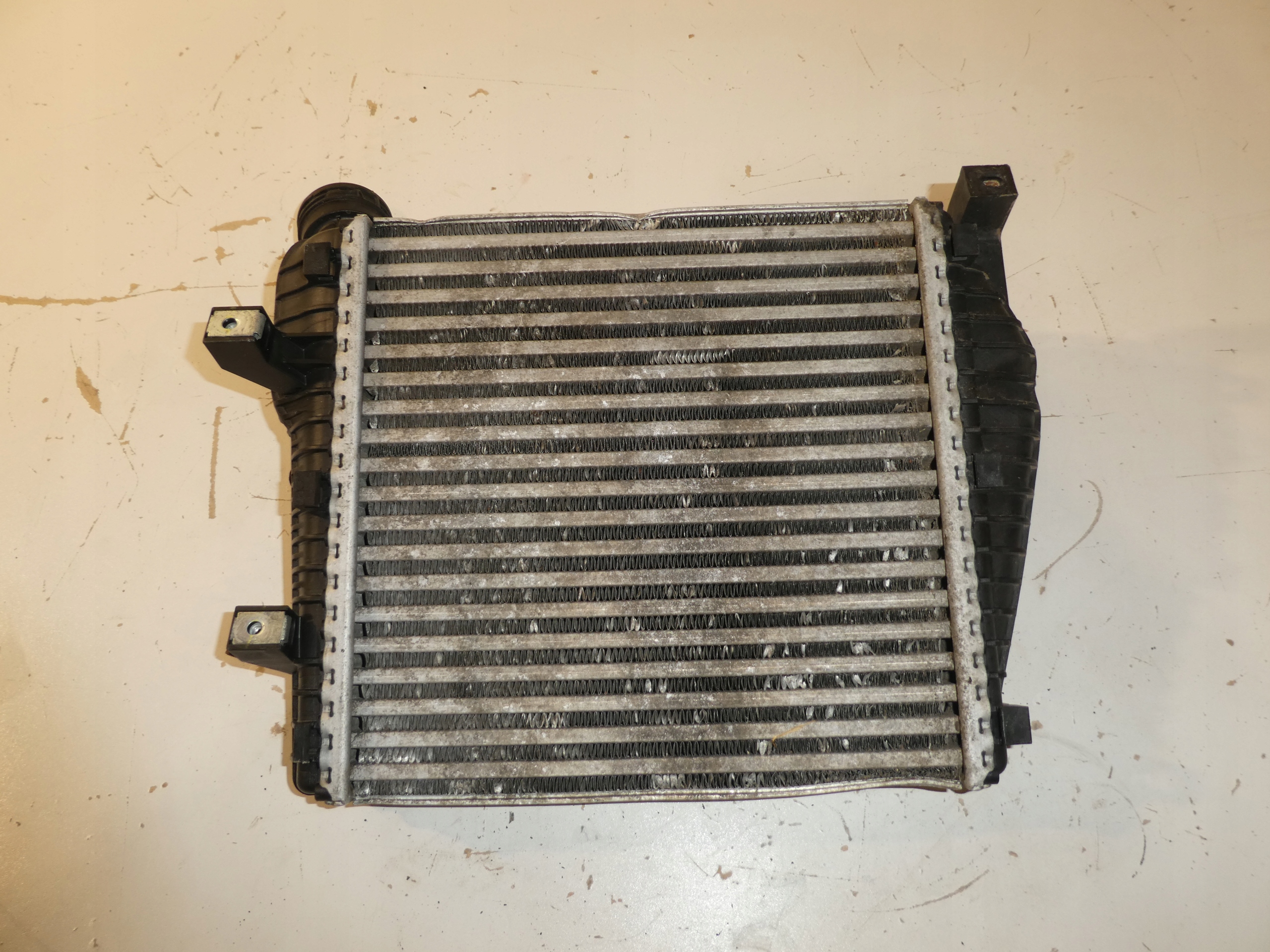 AUDI Q7 4L 3.0 TDI radiator intercooler right 7L6145804A