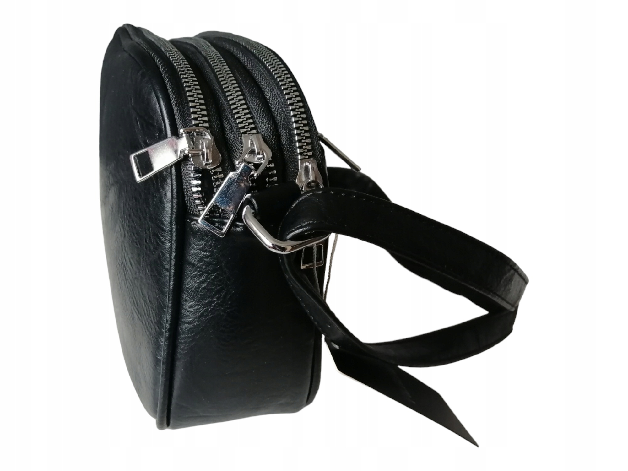 LISTONOSZKA - CZARNA TOREBKA DAMSKA NA RAMIĘ - PRAKTYCZNY KUFEREK Wielkość mała (nie mieszcząca A4)