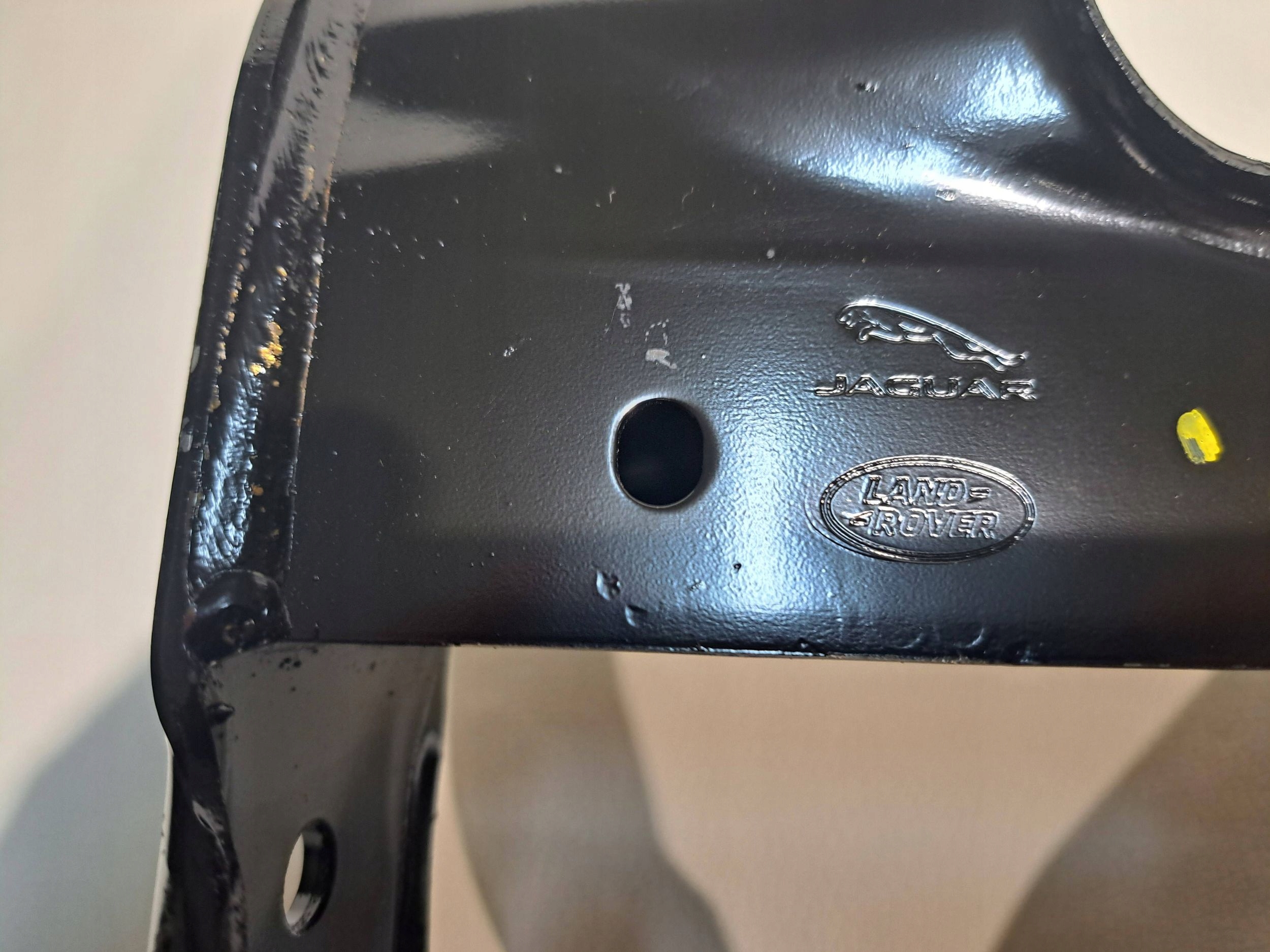 WSPORNIK BELKA PRZÓD RANGE ROVER SPORT L461 M8E2-8A316-AB Producent części Land Rover OE