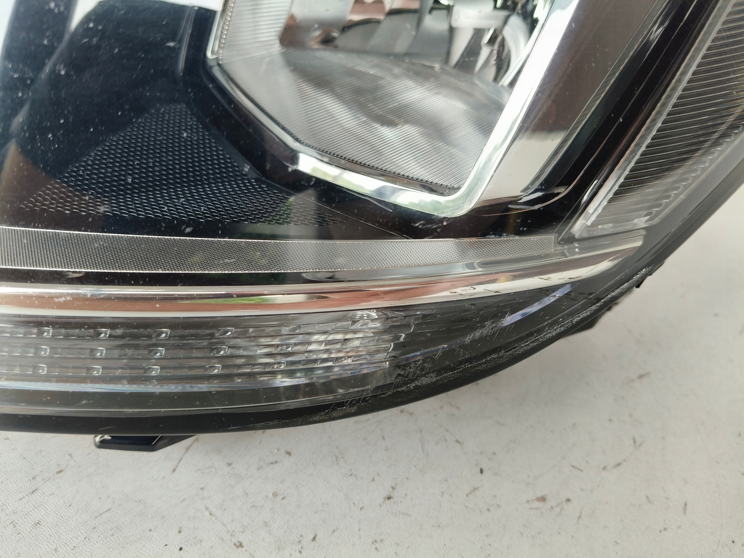 light left REFLEKTOR VW TOURAN 5TA 16