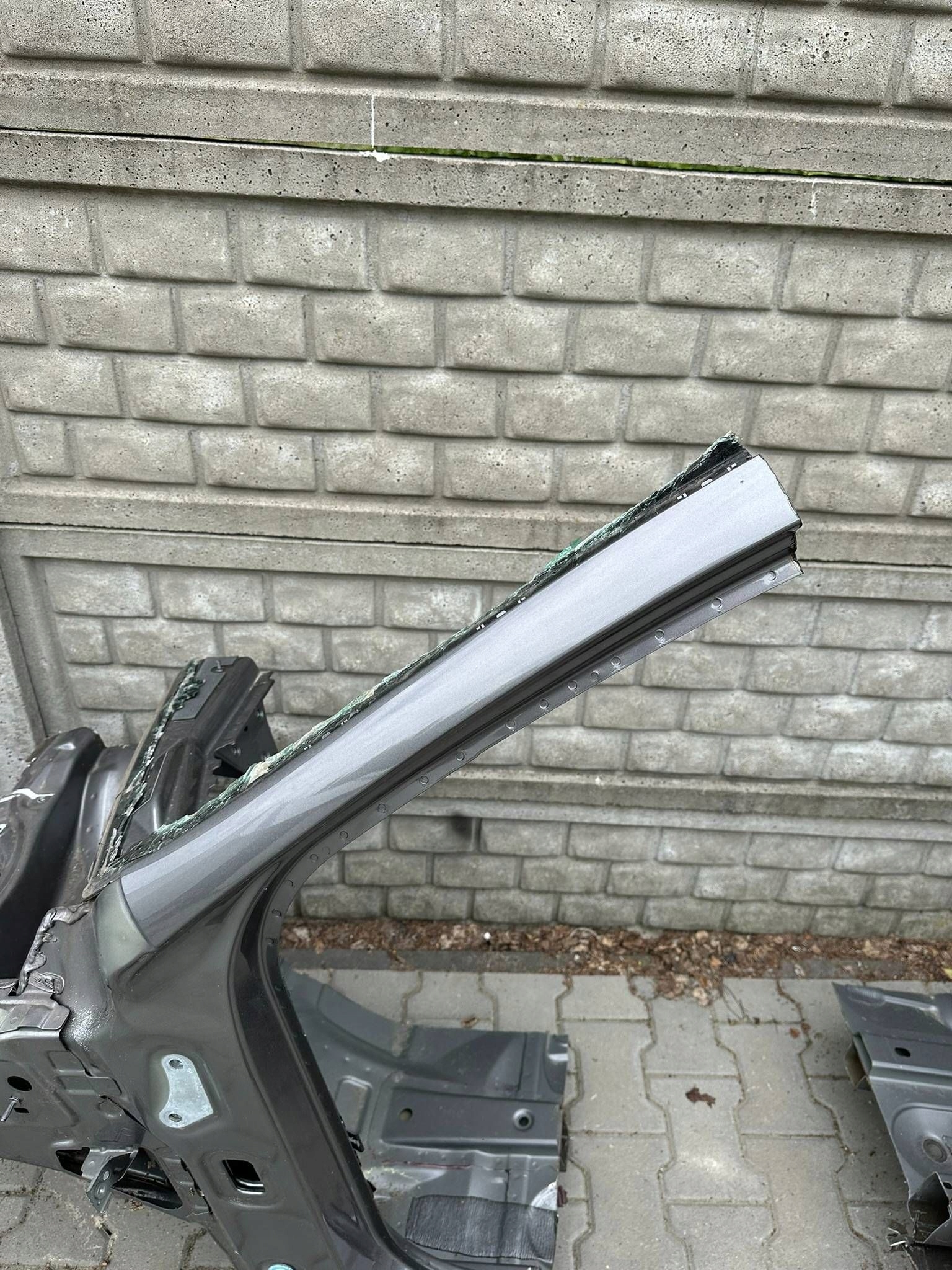 Mercedes-Benz GLA W156 2017 quarter left pillar